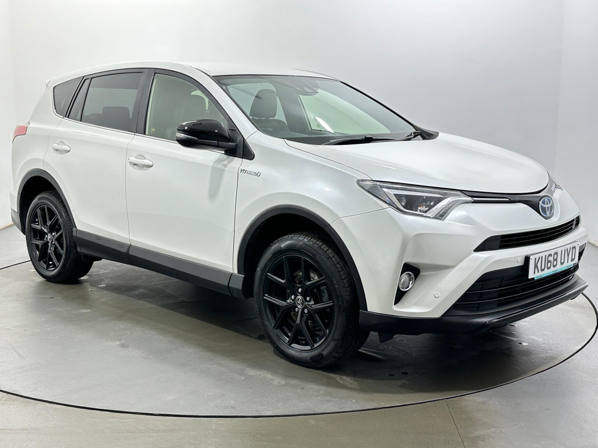 2018 Toyota Rav4 in White for sale