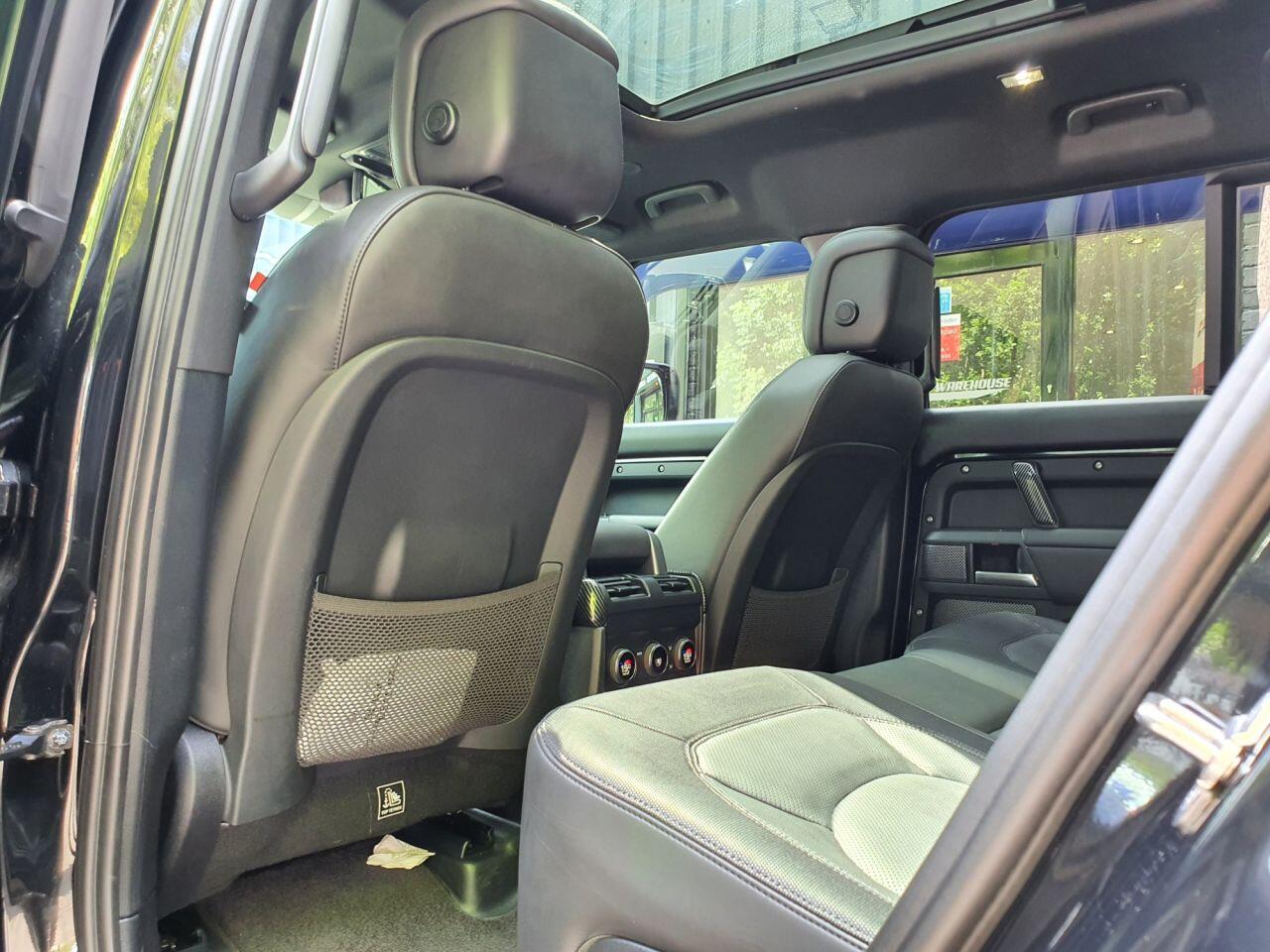 Land Rover Defender 110 view 39