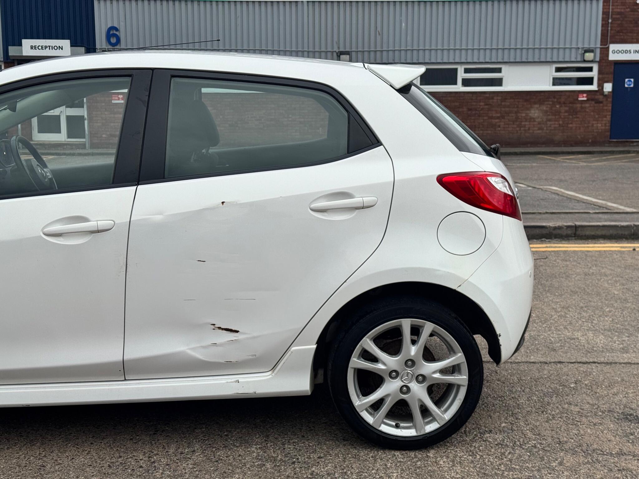 Mazda Mazda2 view 35