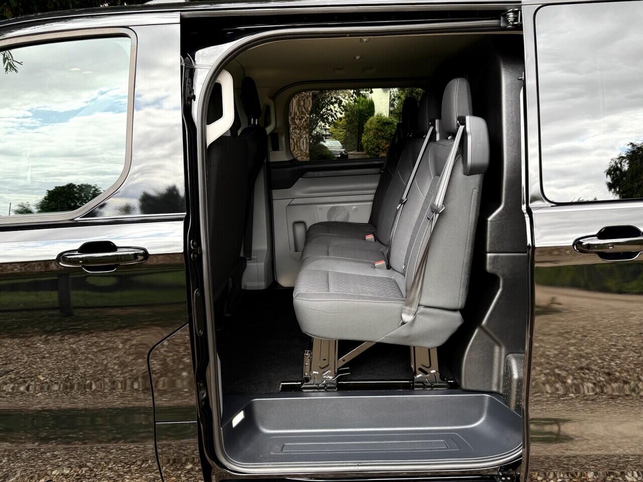 Ford Transit Custom view 9
