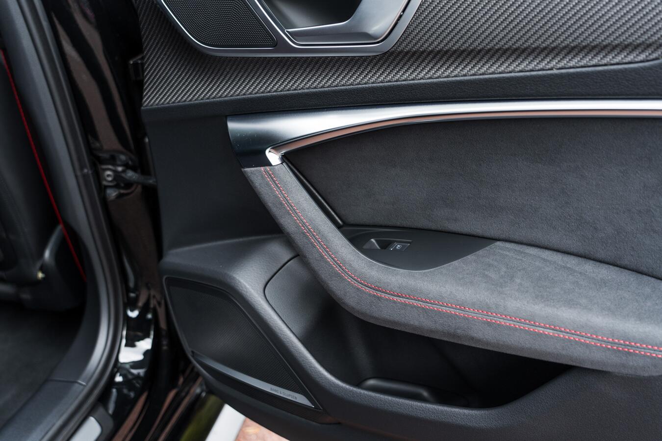 Audi RS6 Avant view 42