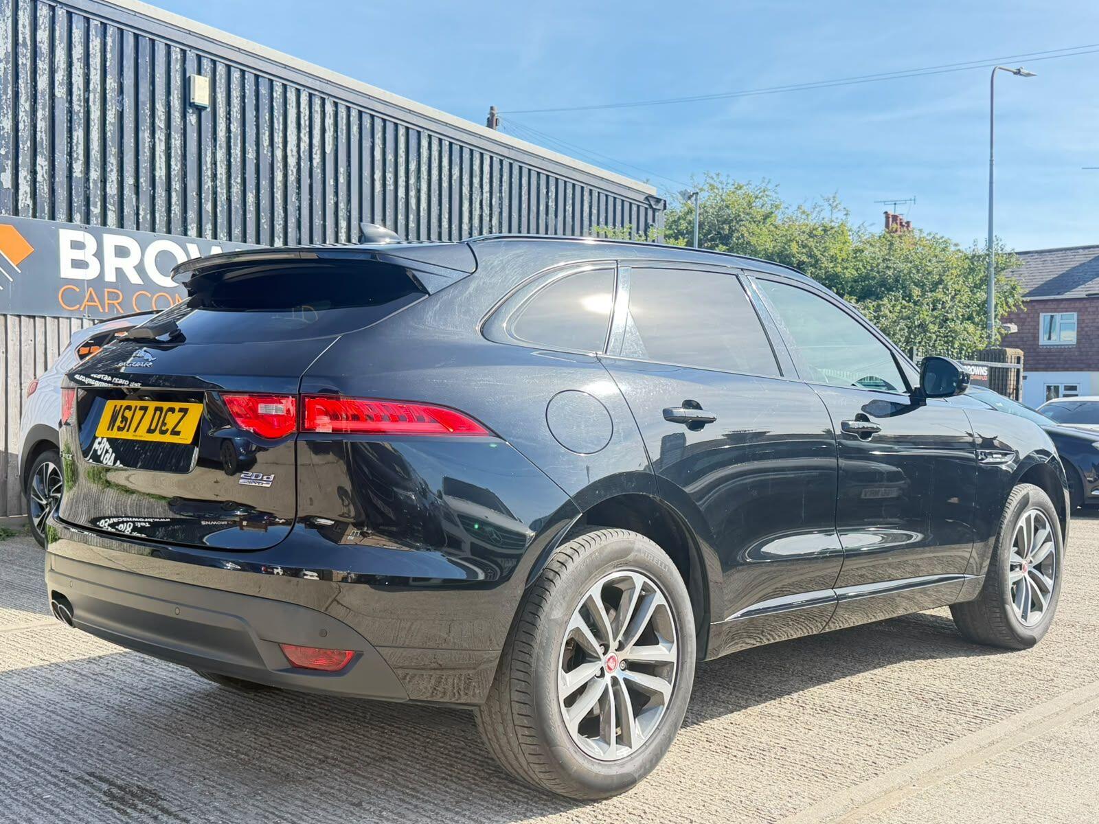 Jaguar F-Pace view 8