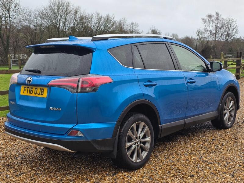 2016 Toyota RAV4 image 8
