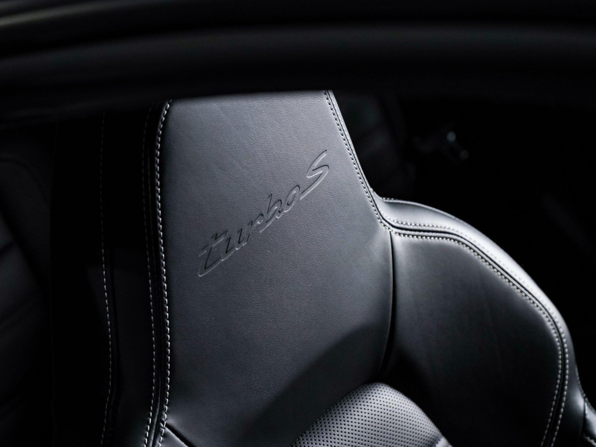 Porsche 911 view 14