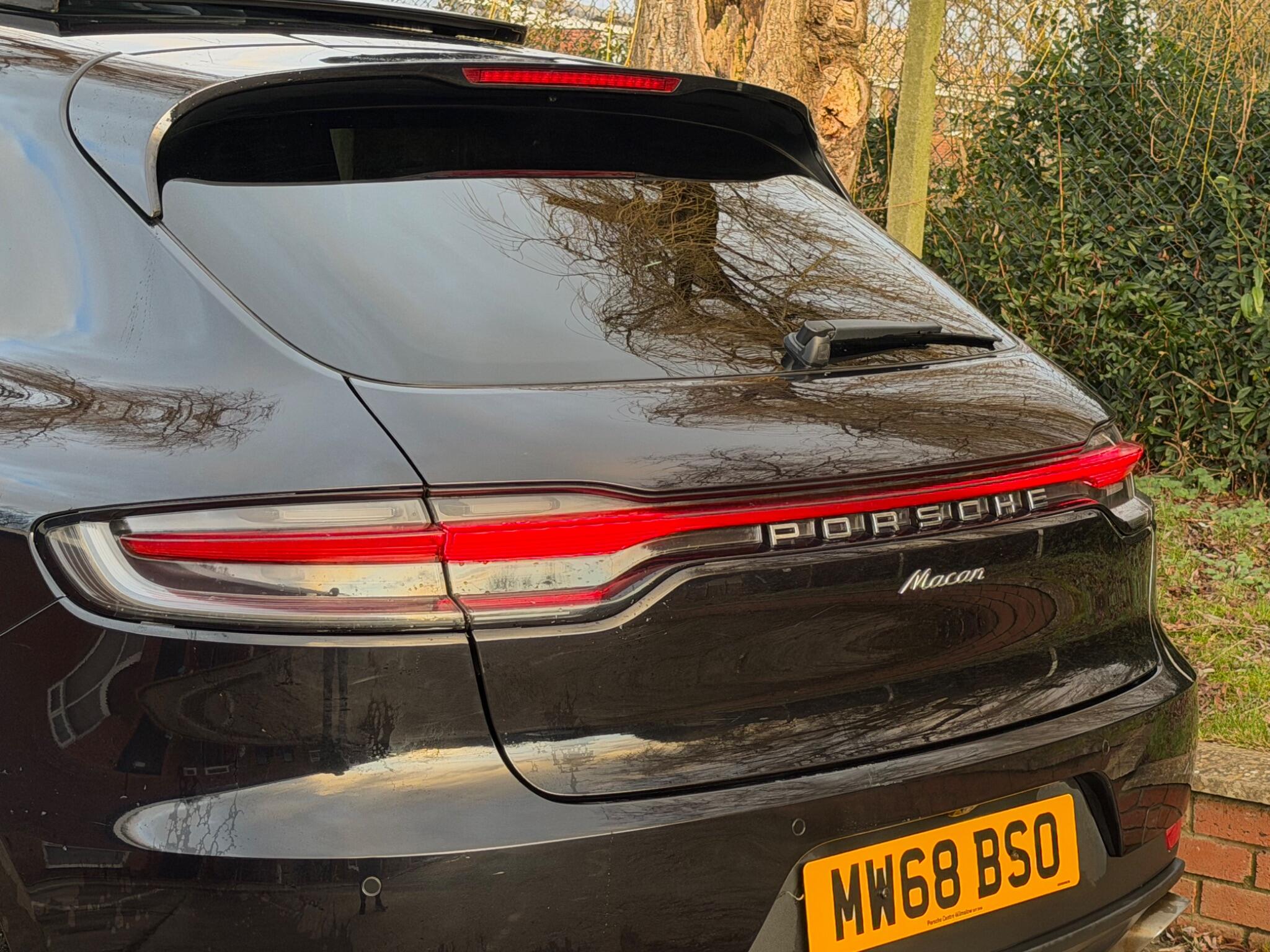 Porsche Macan view 12