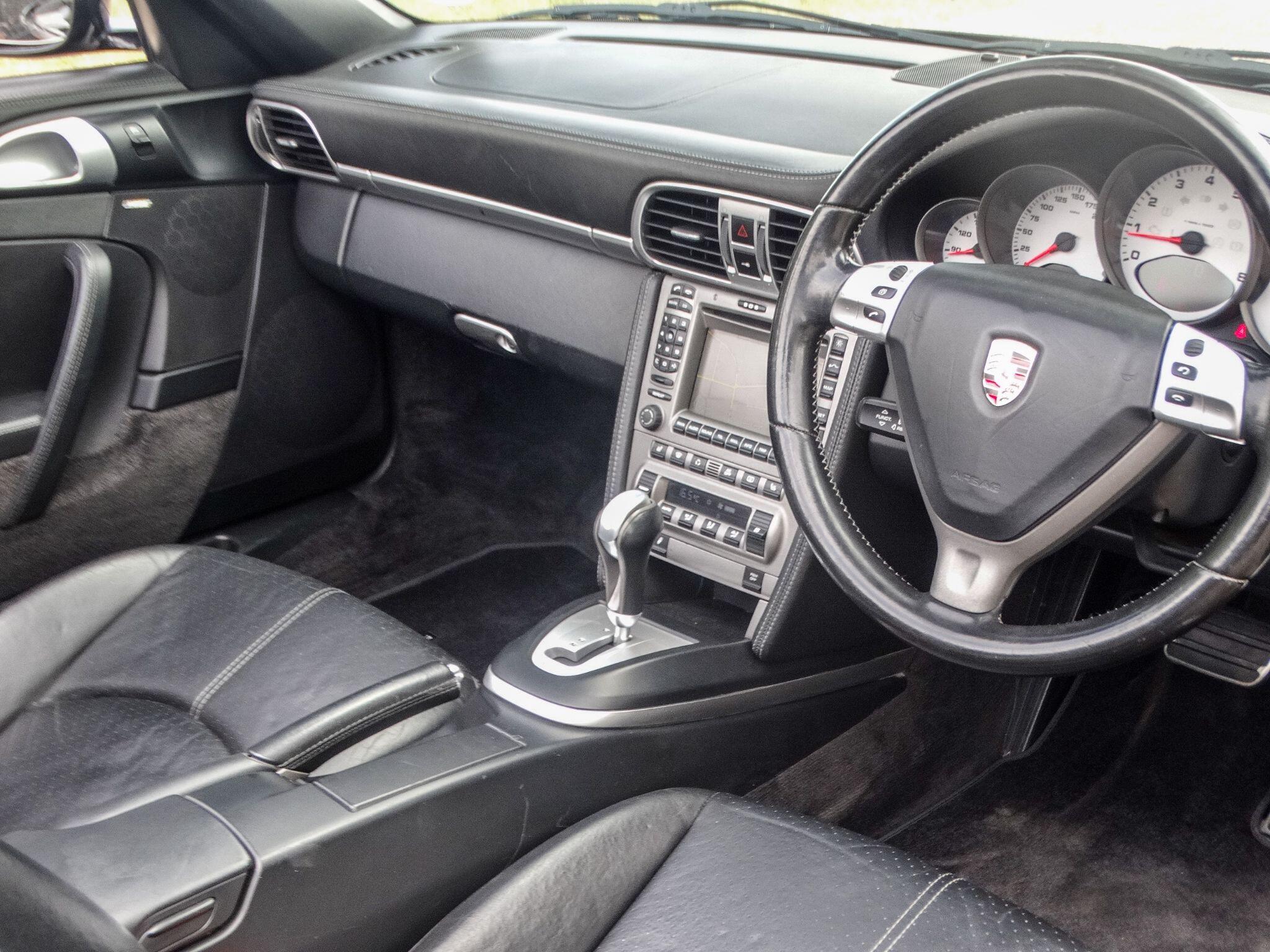 Porsche 911 view 19