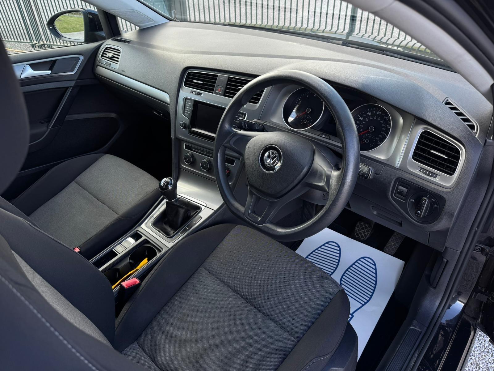 2014 Volkswagen Golf image 12