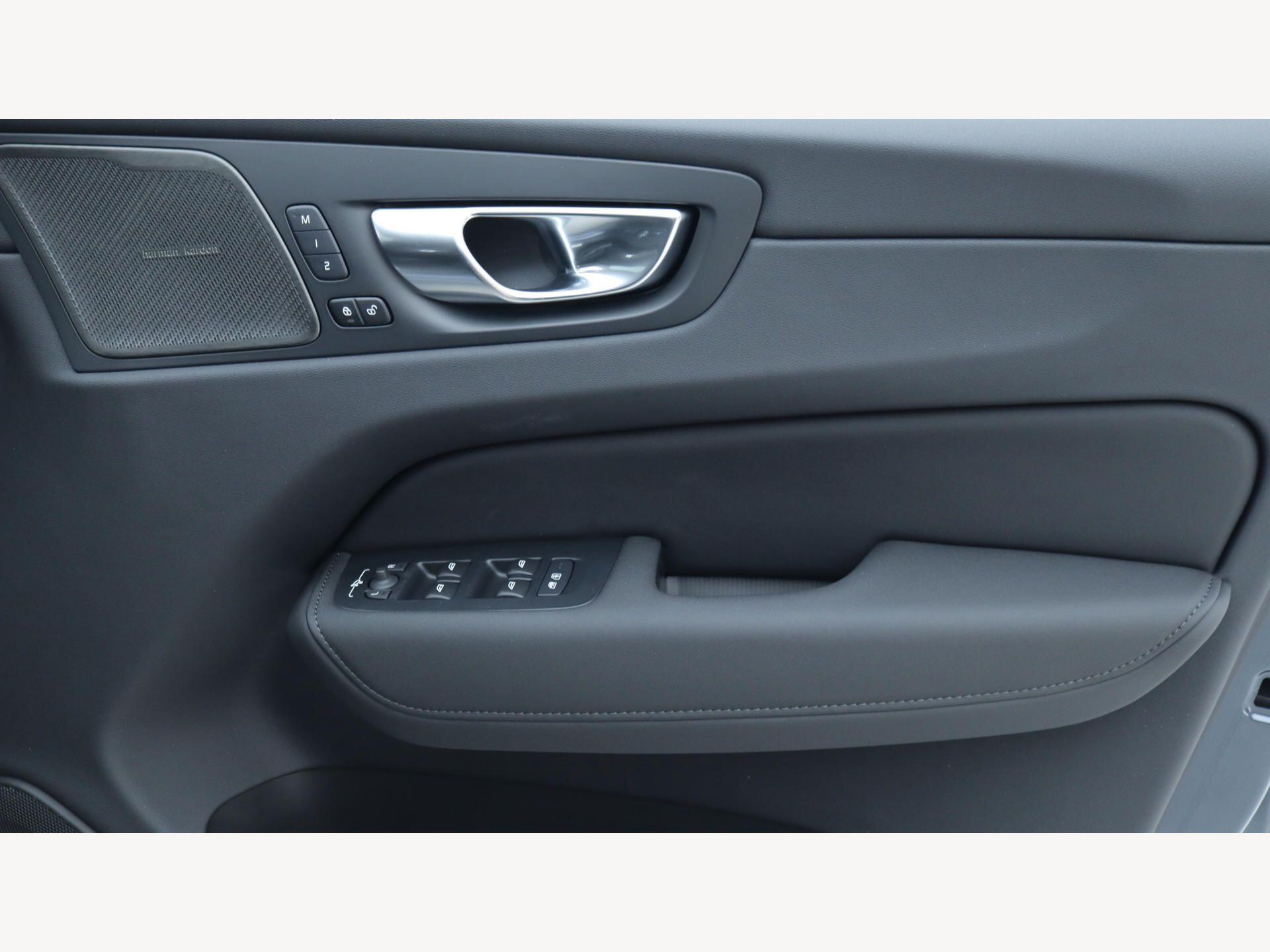Volvo XC60 view 29