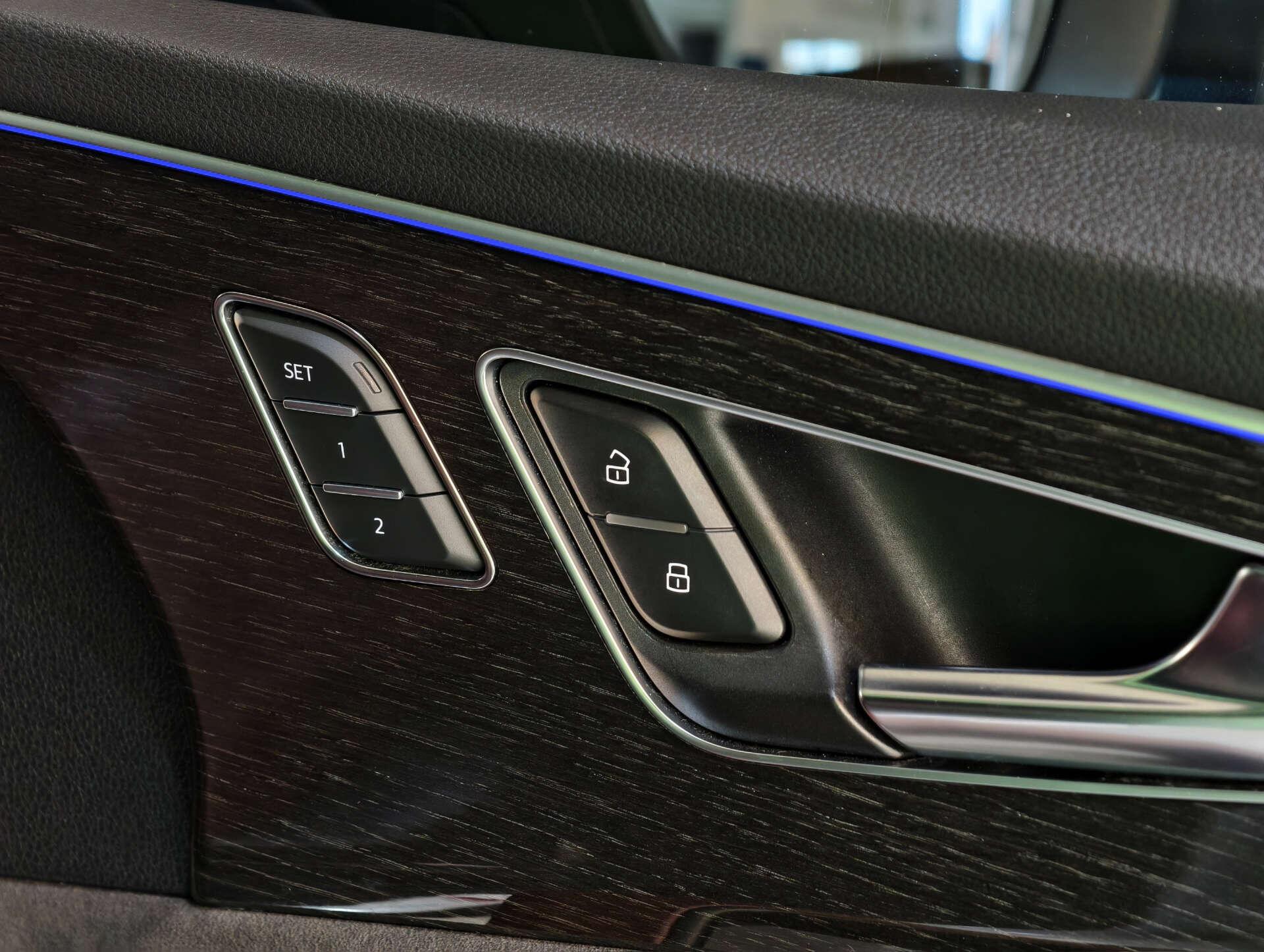 Audi SQ8 view 24