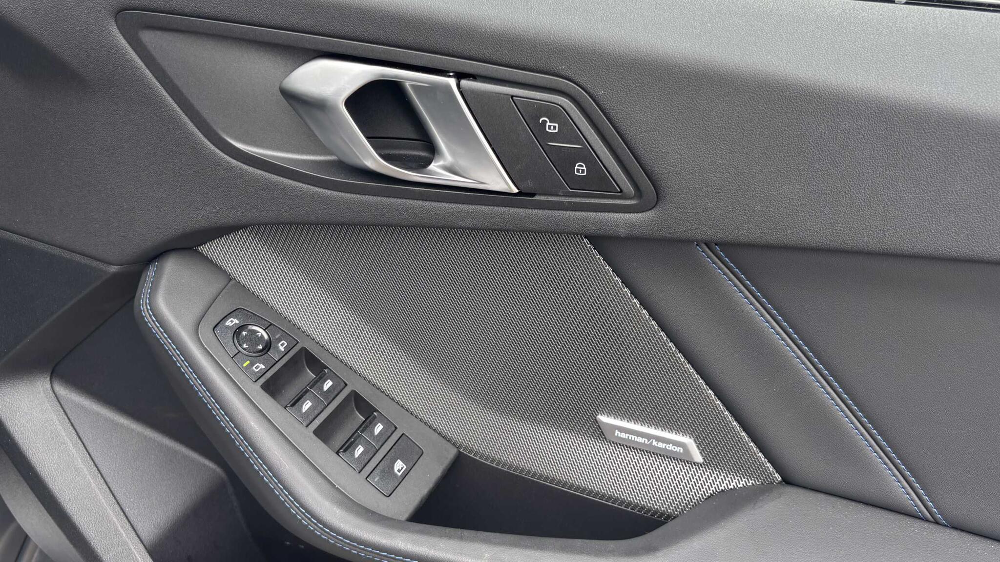 BMW 1 Series view 10