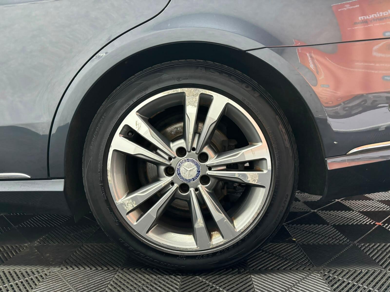 Mercedes-Benz E Class view 37