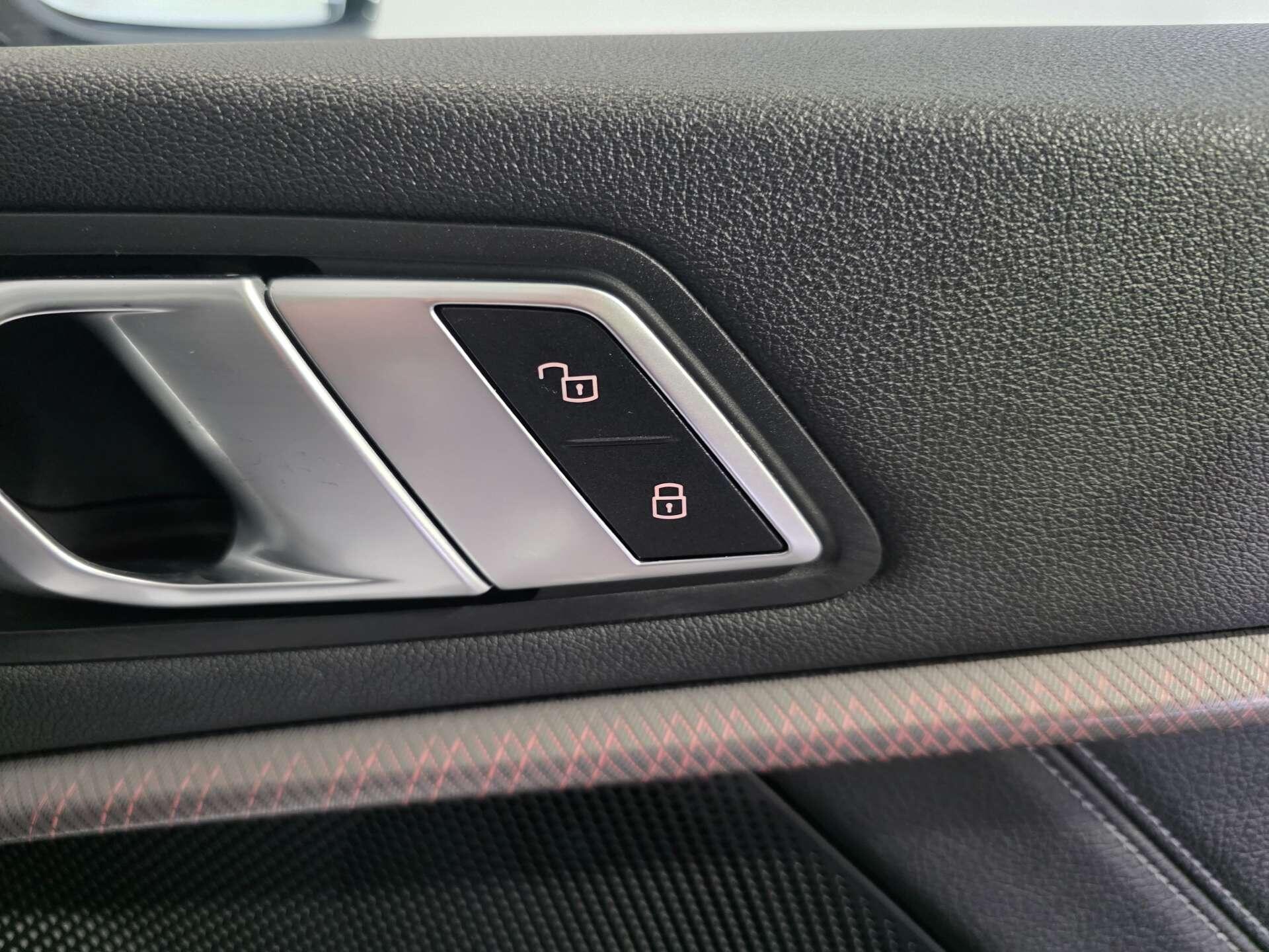 BMW 1 Series view 15