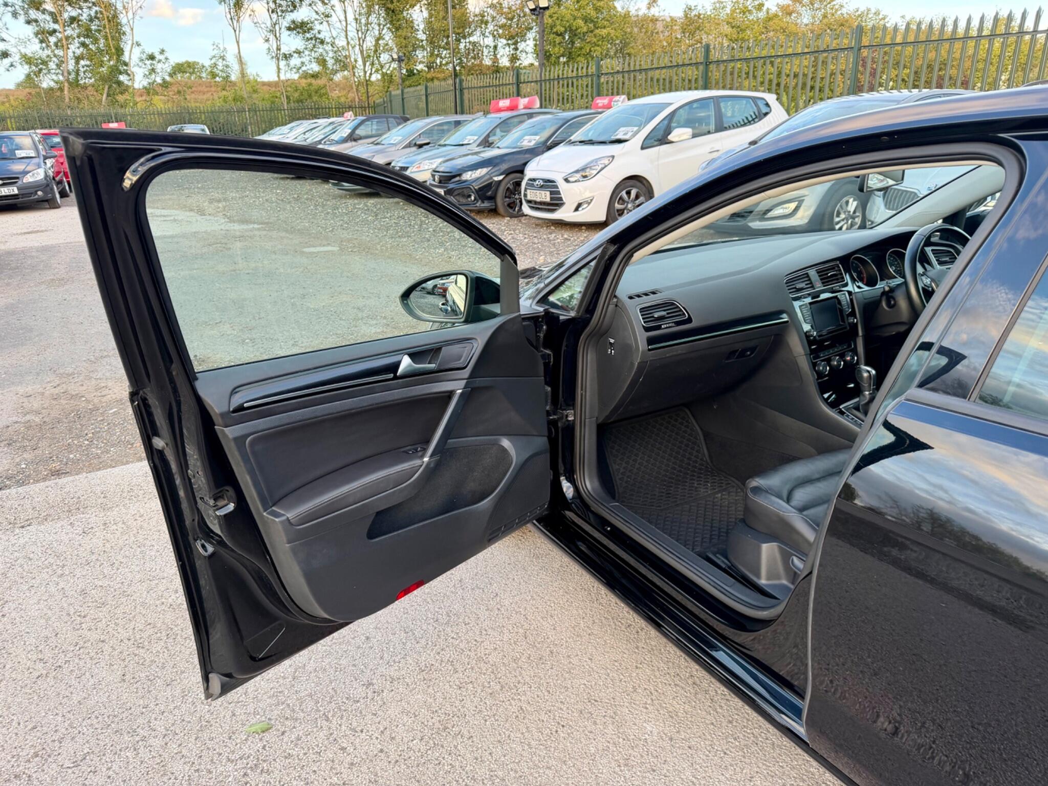 Volkswagen Golf view 35