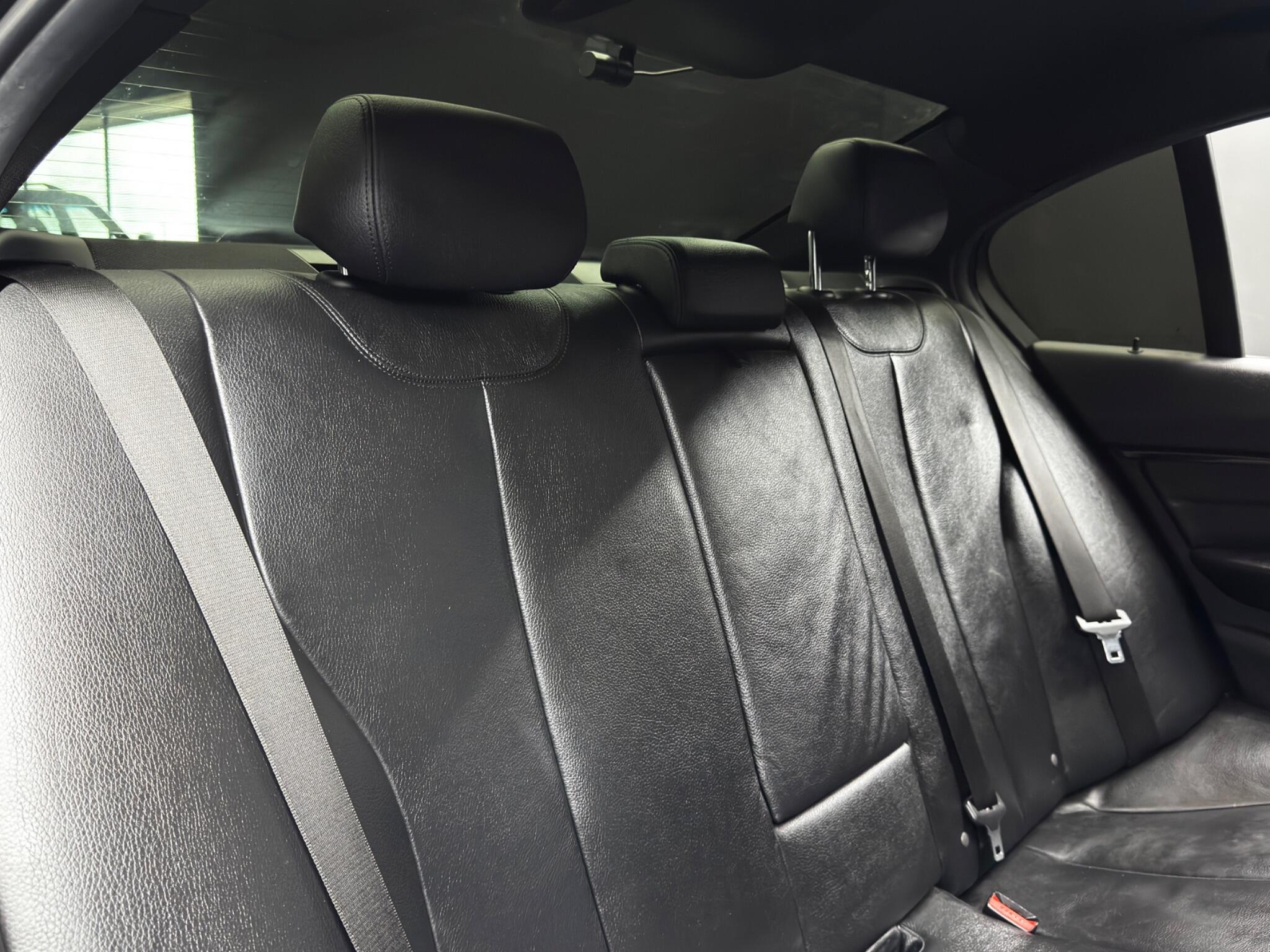 BMW 3 Series view 15