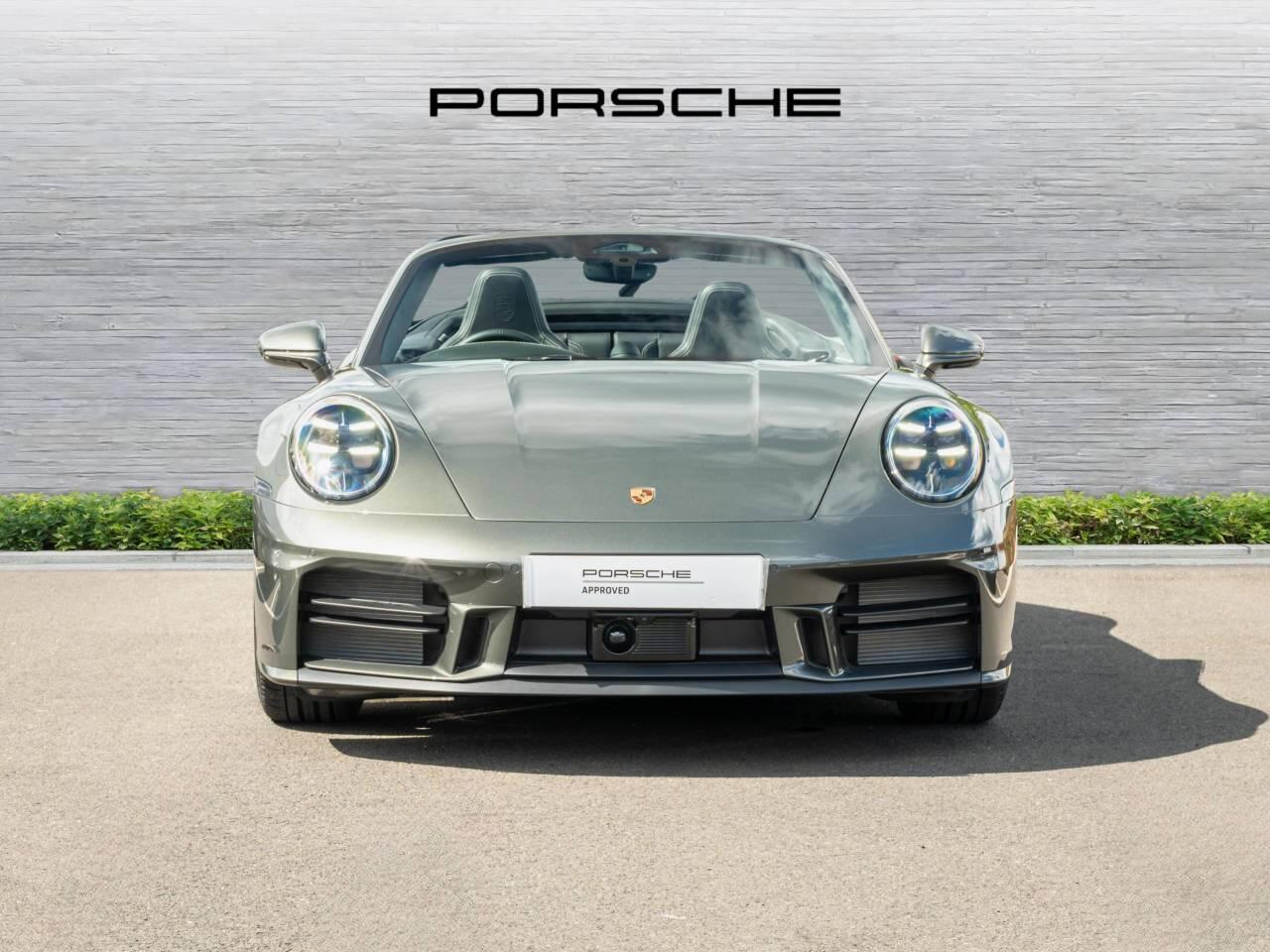 Porsche 911 view 7