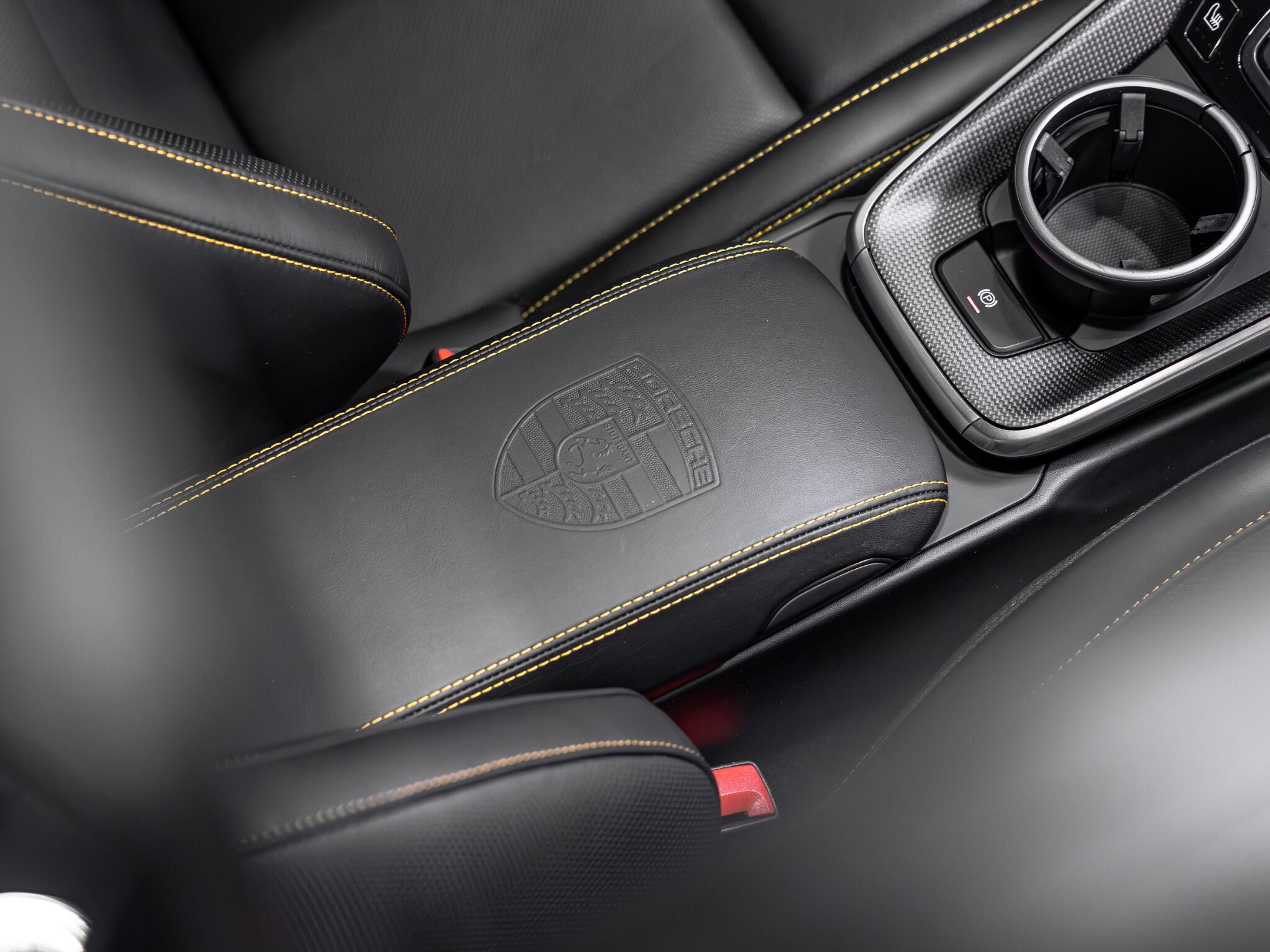 Porsche 911 view 27