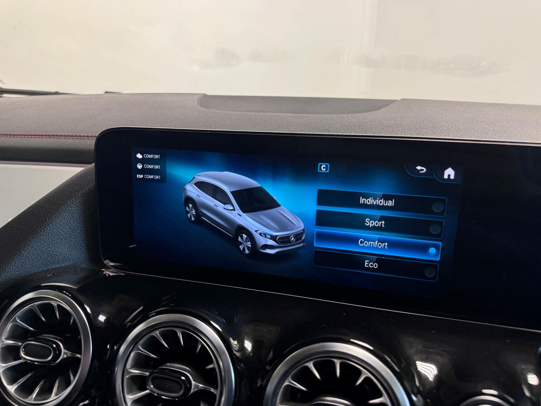 Mercedes-Benz Eqa view 53