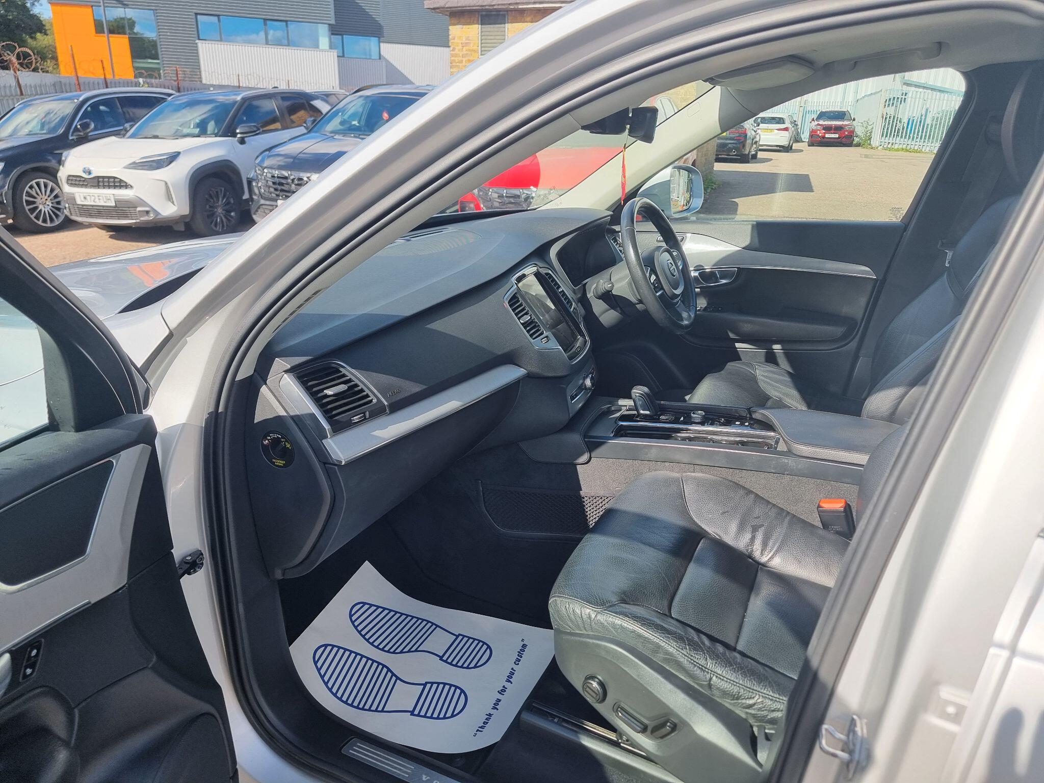 Volvo XC90 view 24