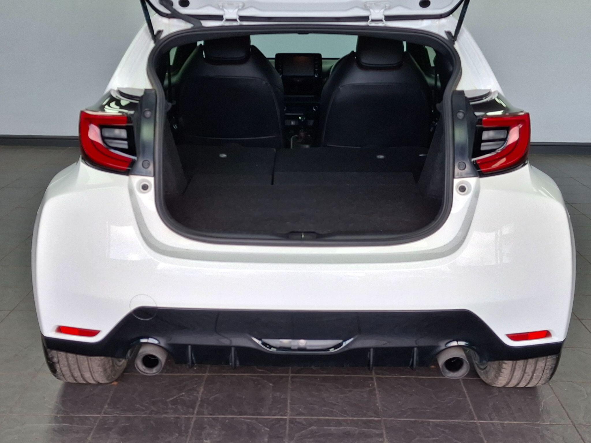 Toyota Yaris view 64
