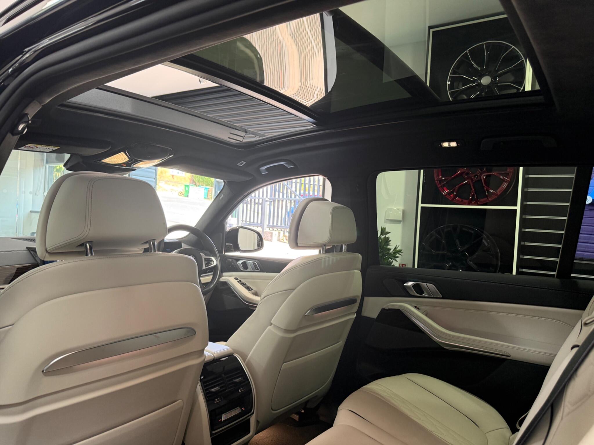 BMW X7 view 51
