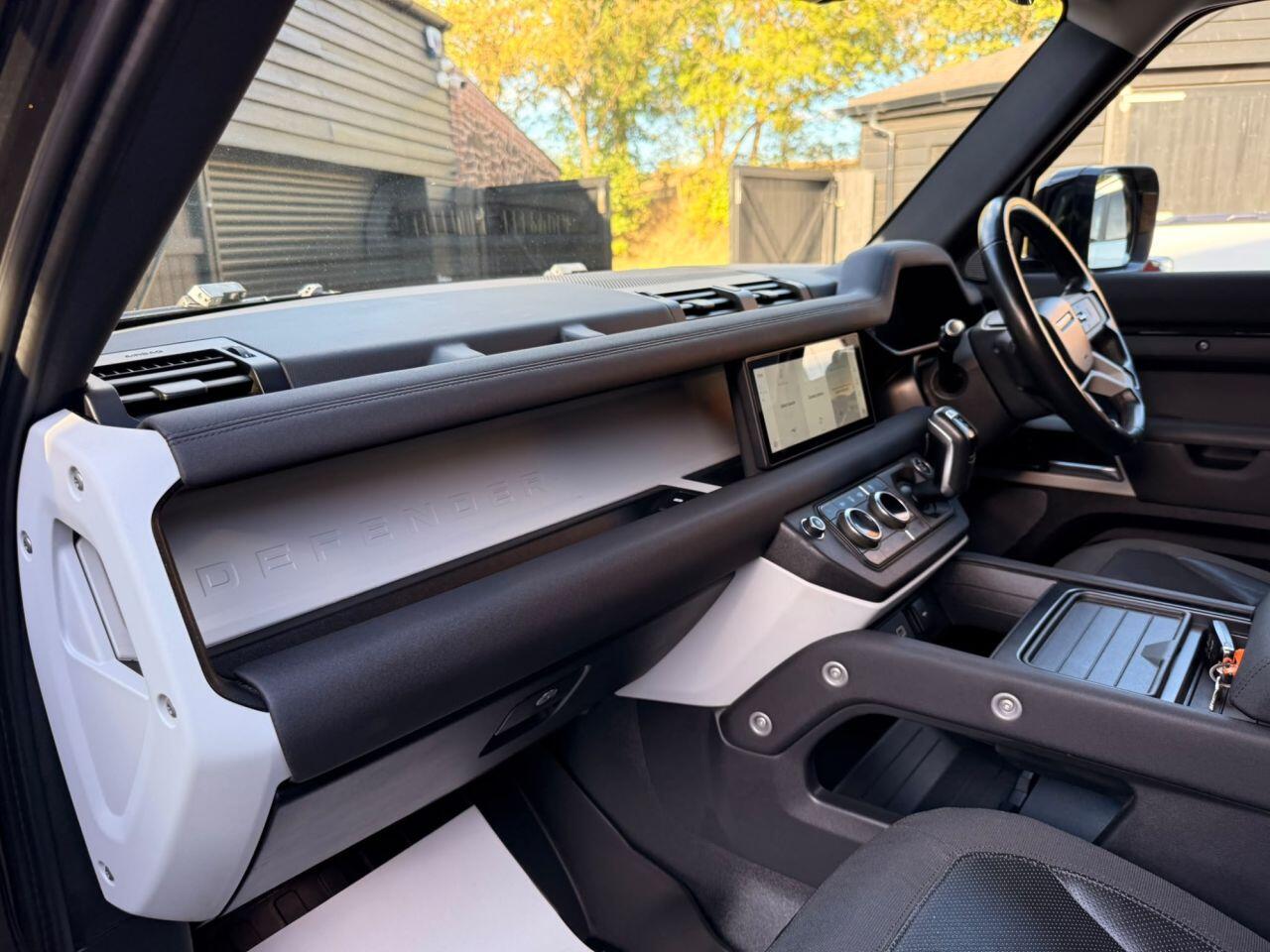 Land Rover Defender view 13