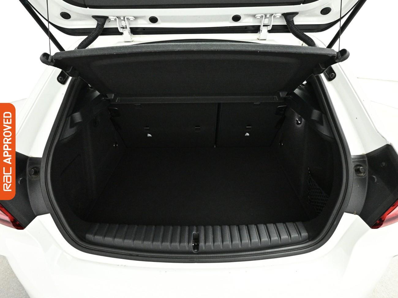 BMW 1 Series view 25