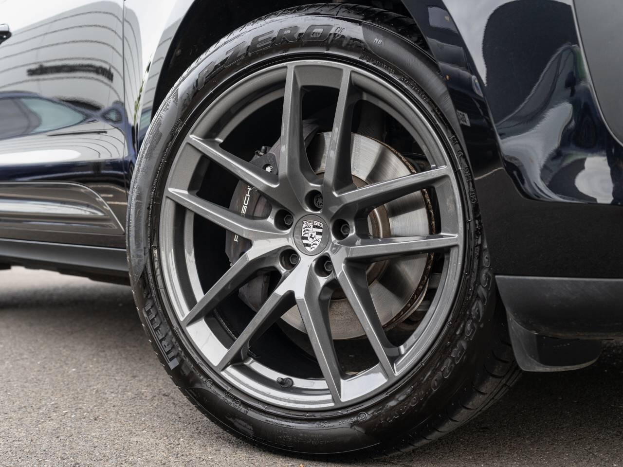 Porsche Macan view 18
