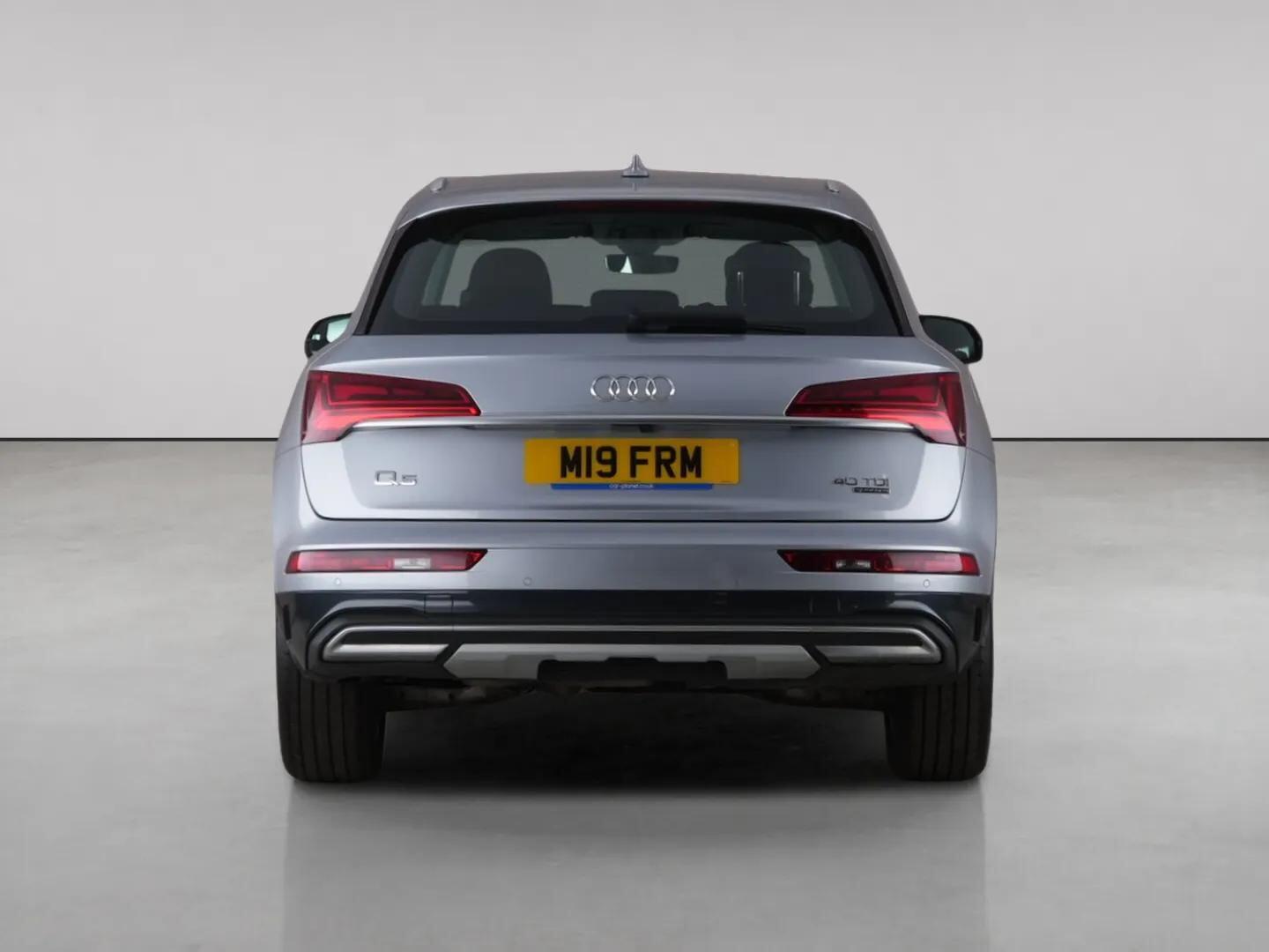 Audi Q5 view 8