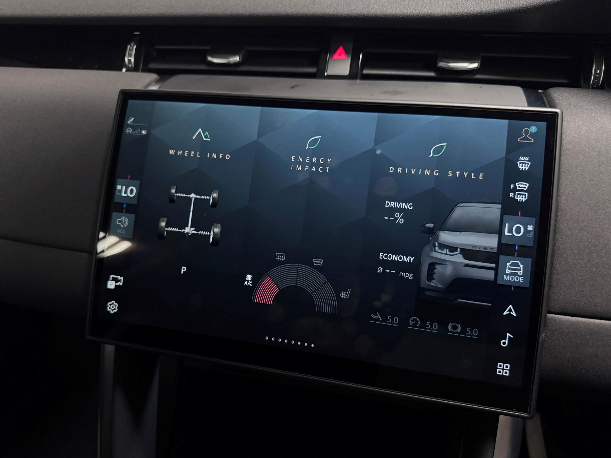 Land Rover Discovery Sport view 44