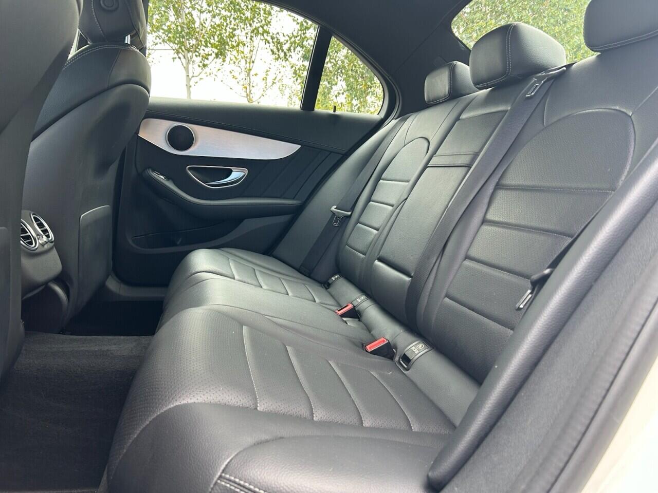Mercedes-Benz C-Class view 23