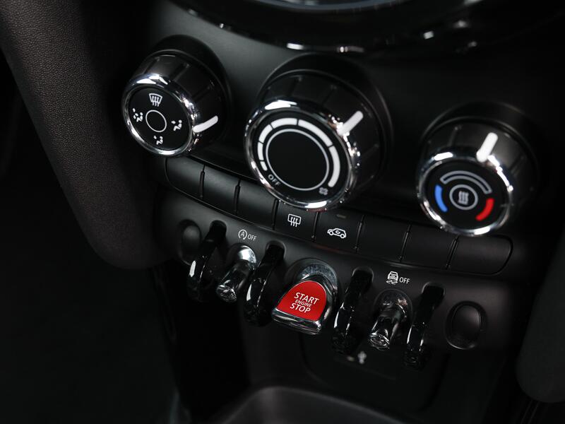 Mini Hatch view 9