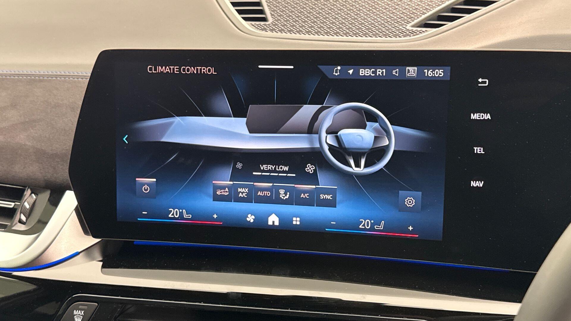 BMW Ix1 view 25