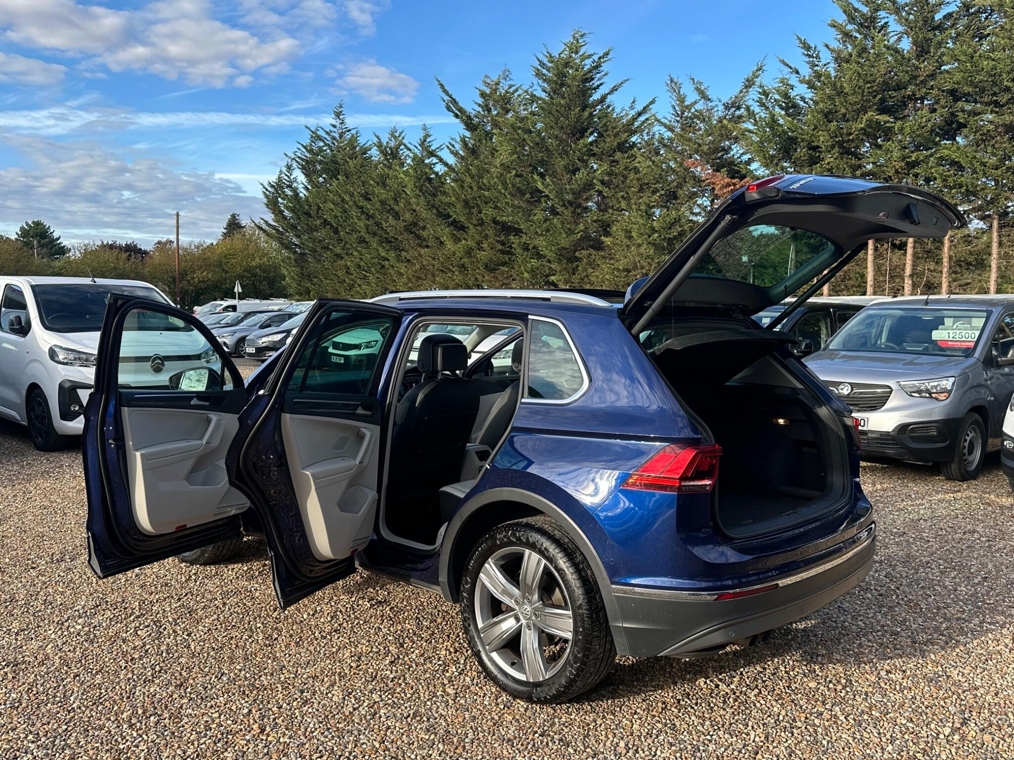 Volkswagen Tiguan view 24