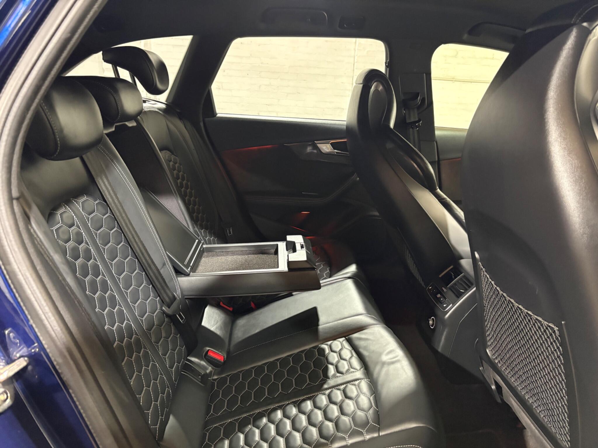 Audi RS4 Avant view 44