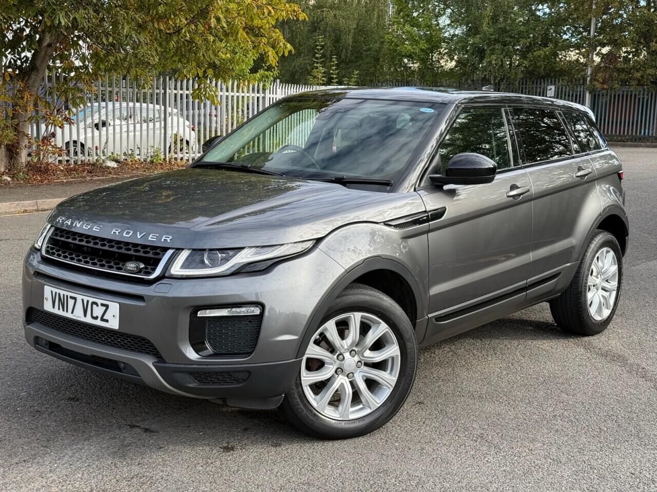 Land Rover Range Rover Evoque view 3