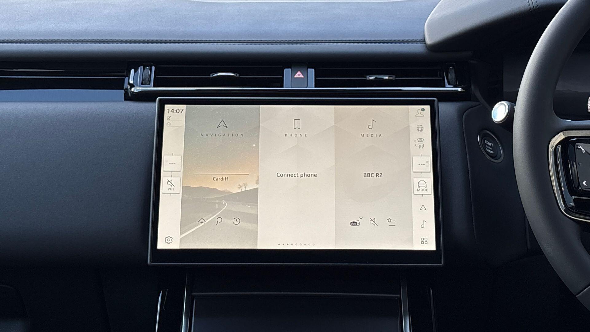 Land Rover Range Rover Velar view 14