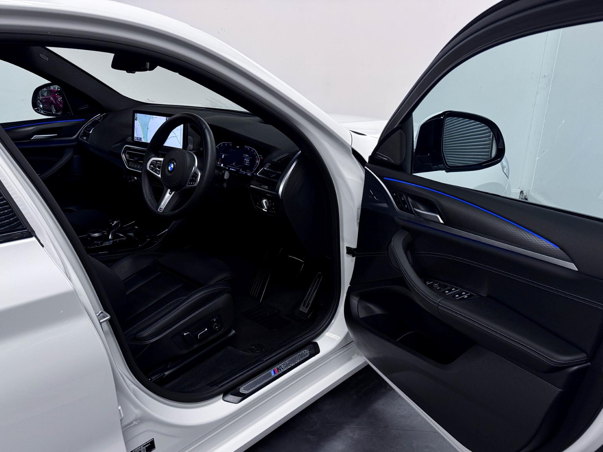 BMW X4 view 24