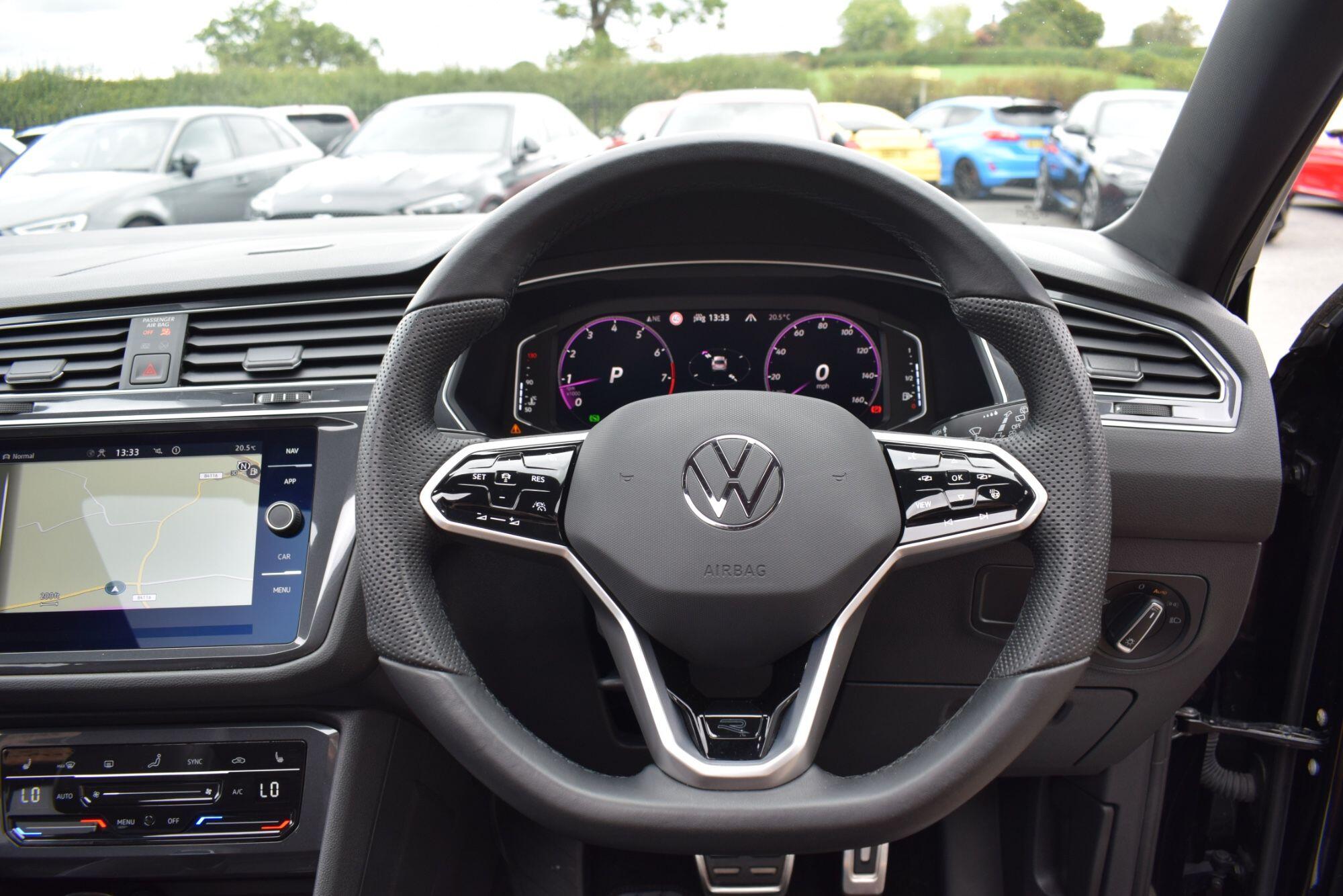 Volkswagen Tiguan Allspace view 14