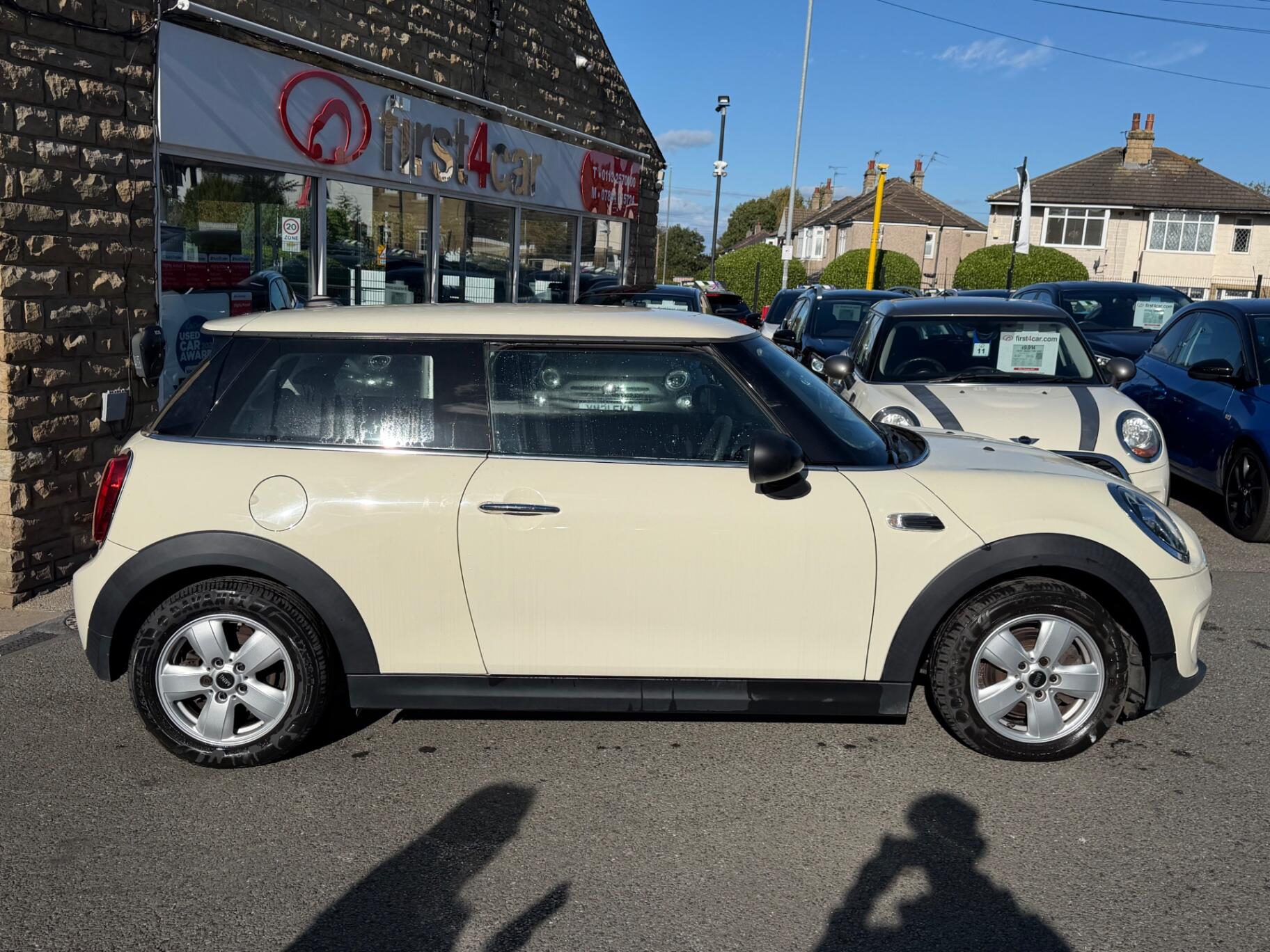 Mini Hatch view 9