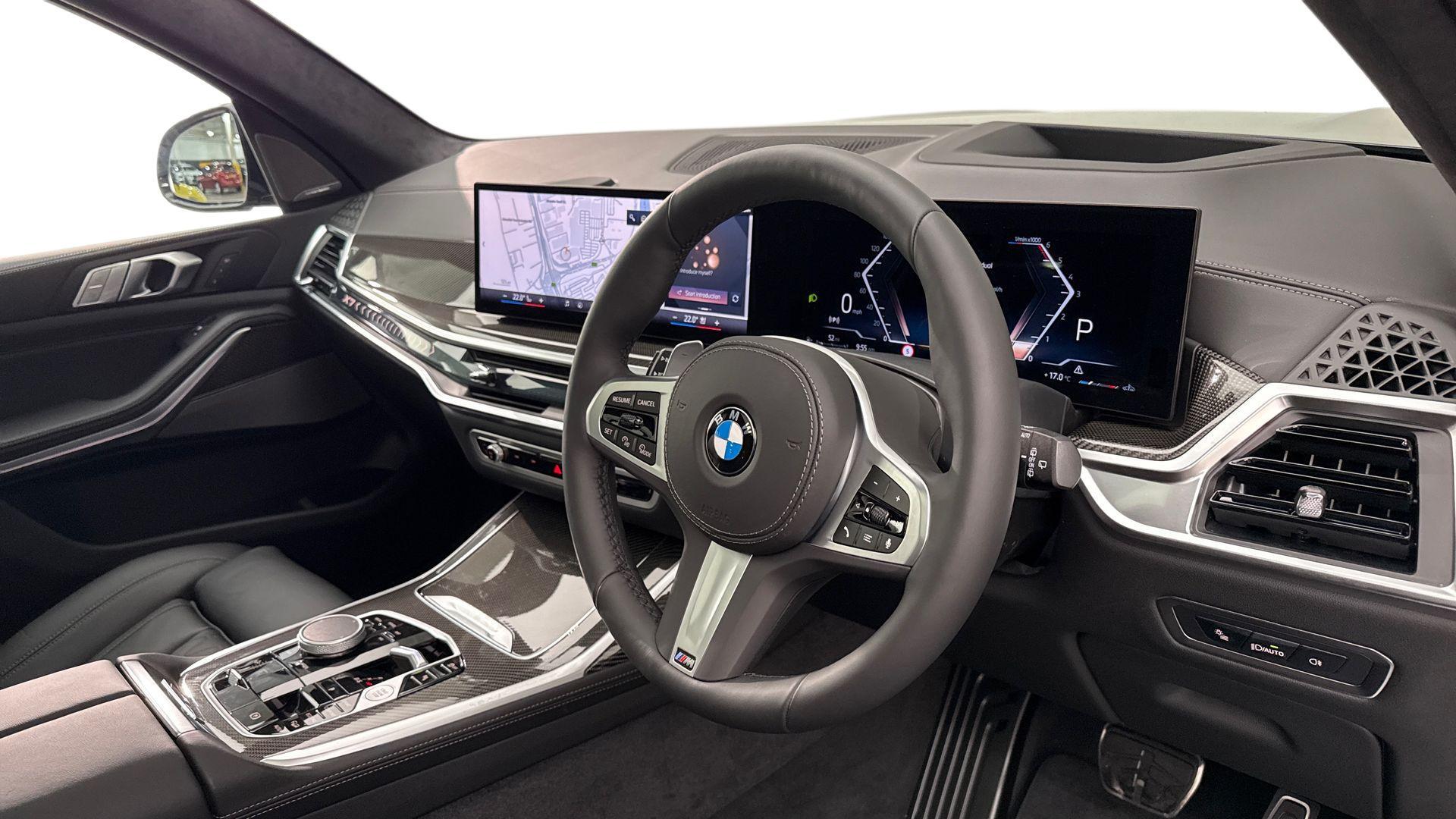 BMW X7 view 6