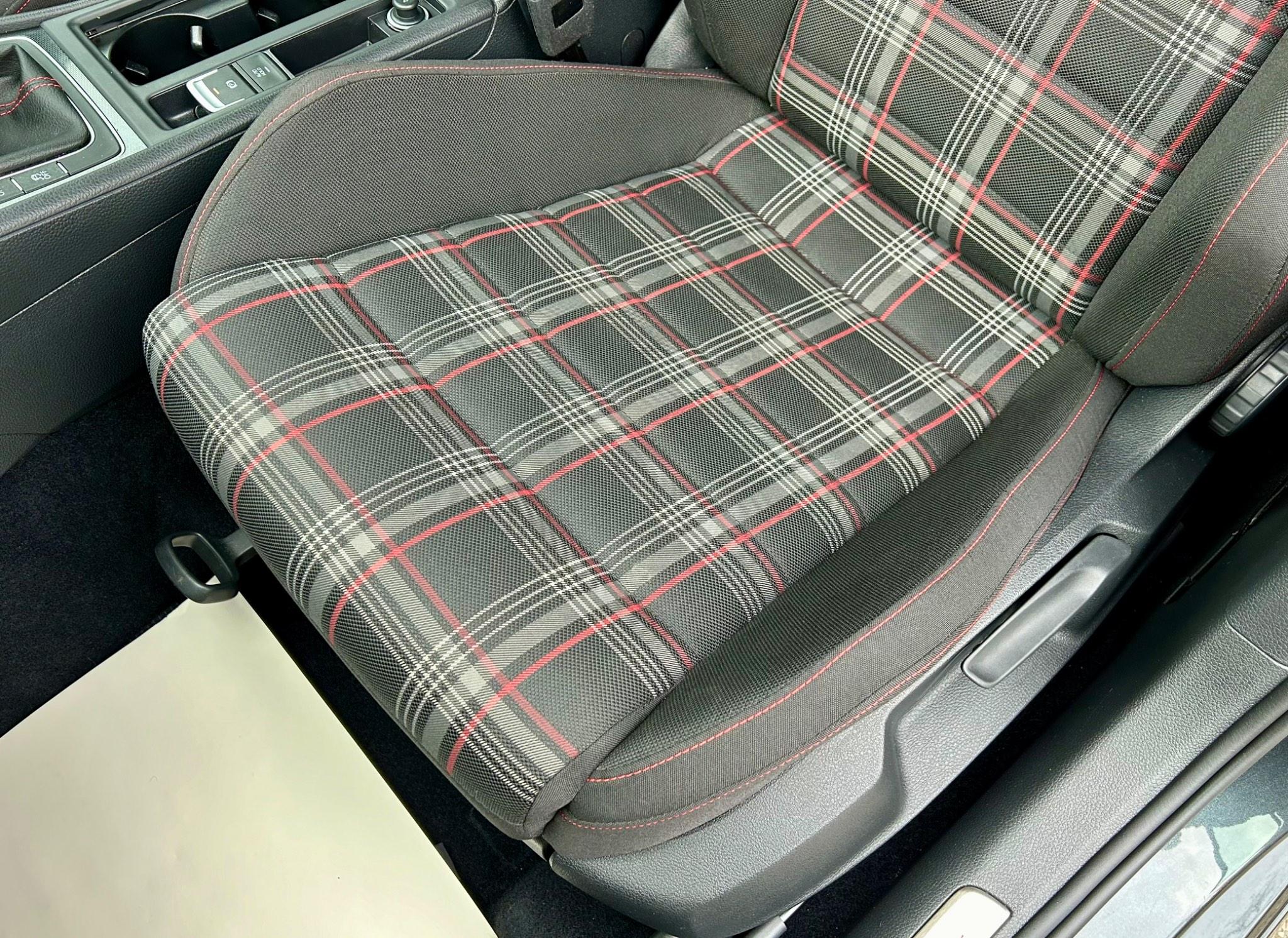 Volkswagen Golf view 24