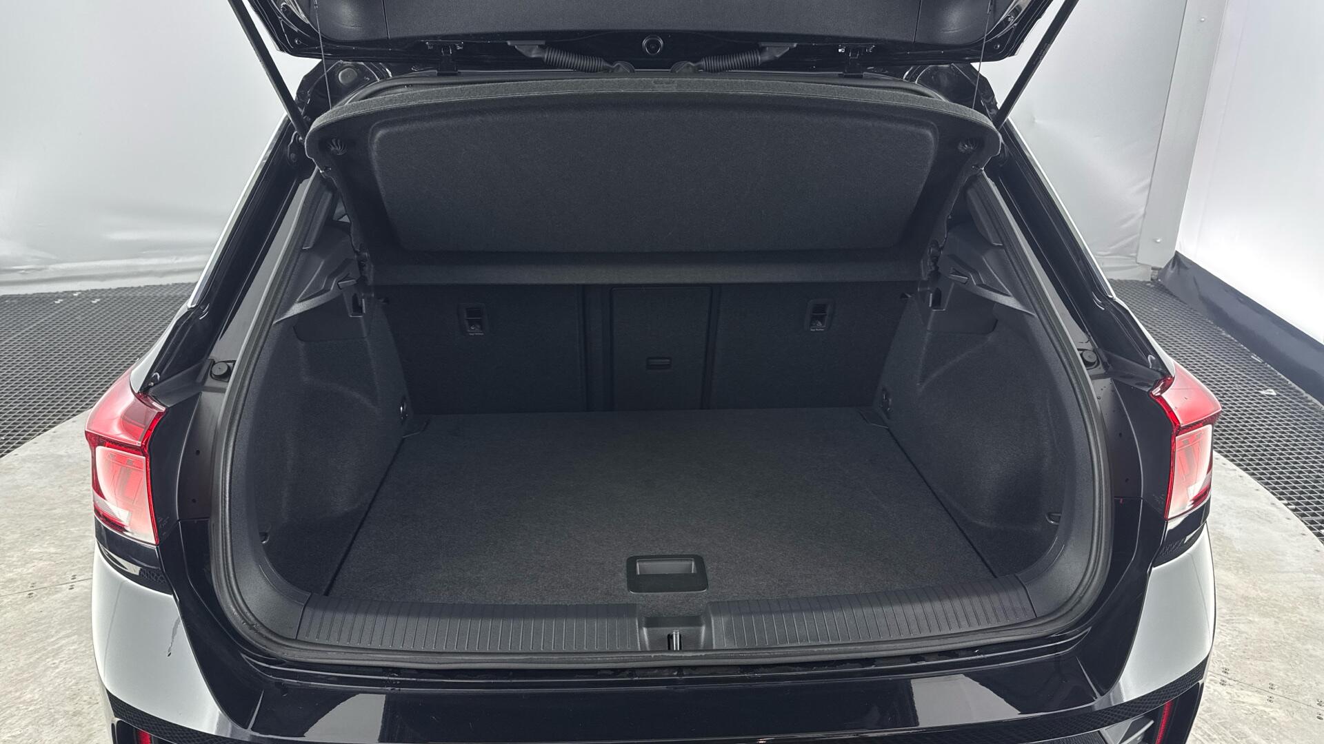 Volkswagen T-Roc view 15