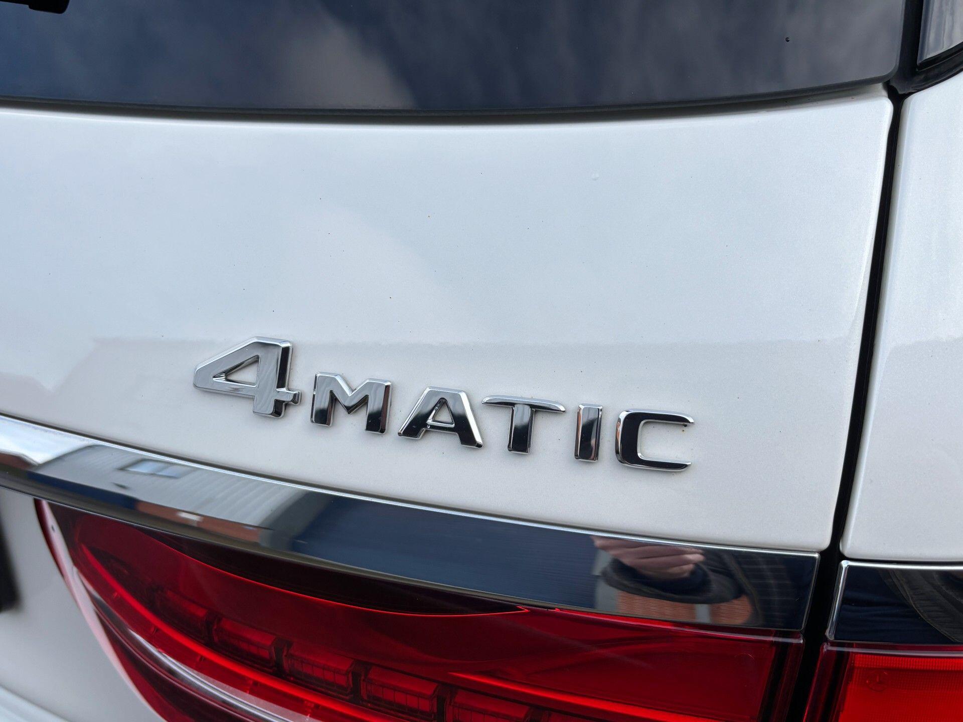 Mercedes-Benz E-Class view 32