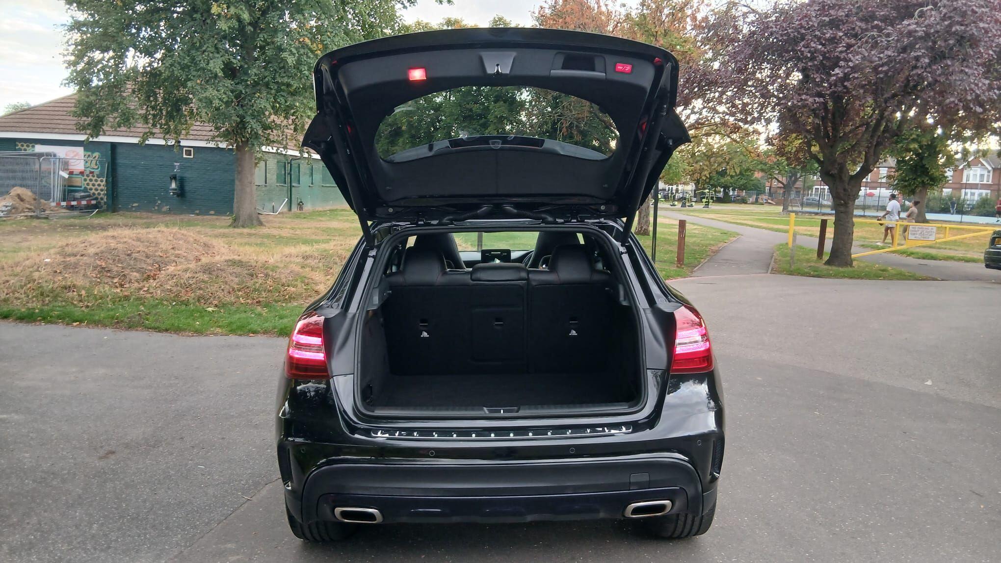 Mercedes-Benz Gla view 53