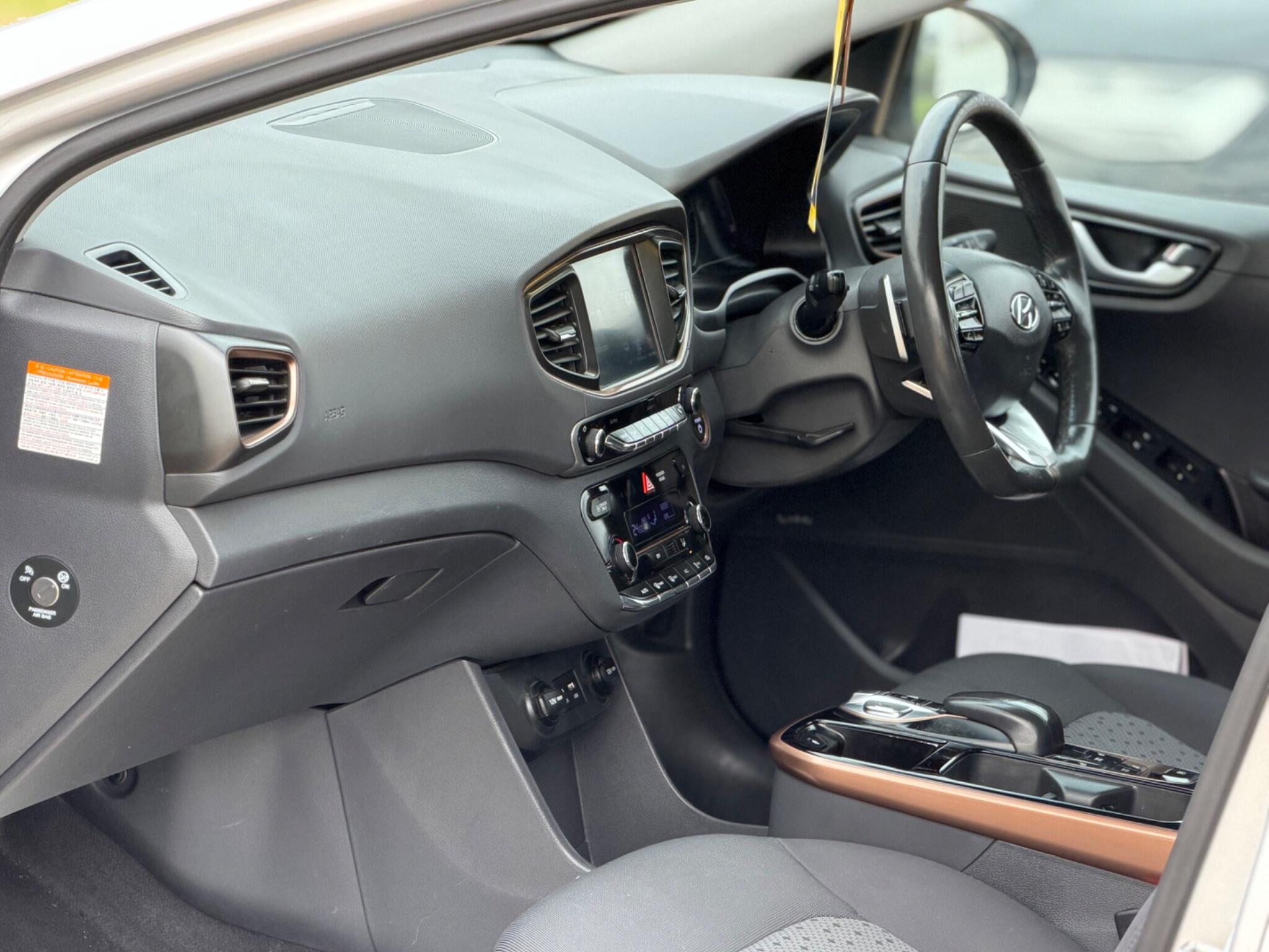 2018 Hyundai IONIQ 28kWh Premium Auto 5dr image 22