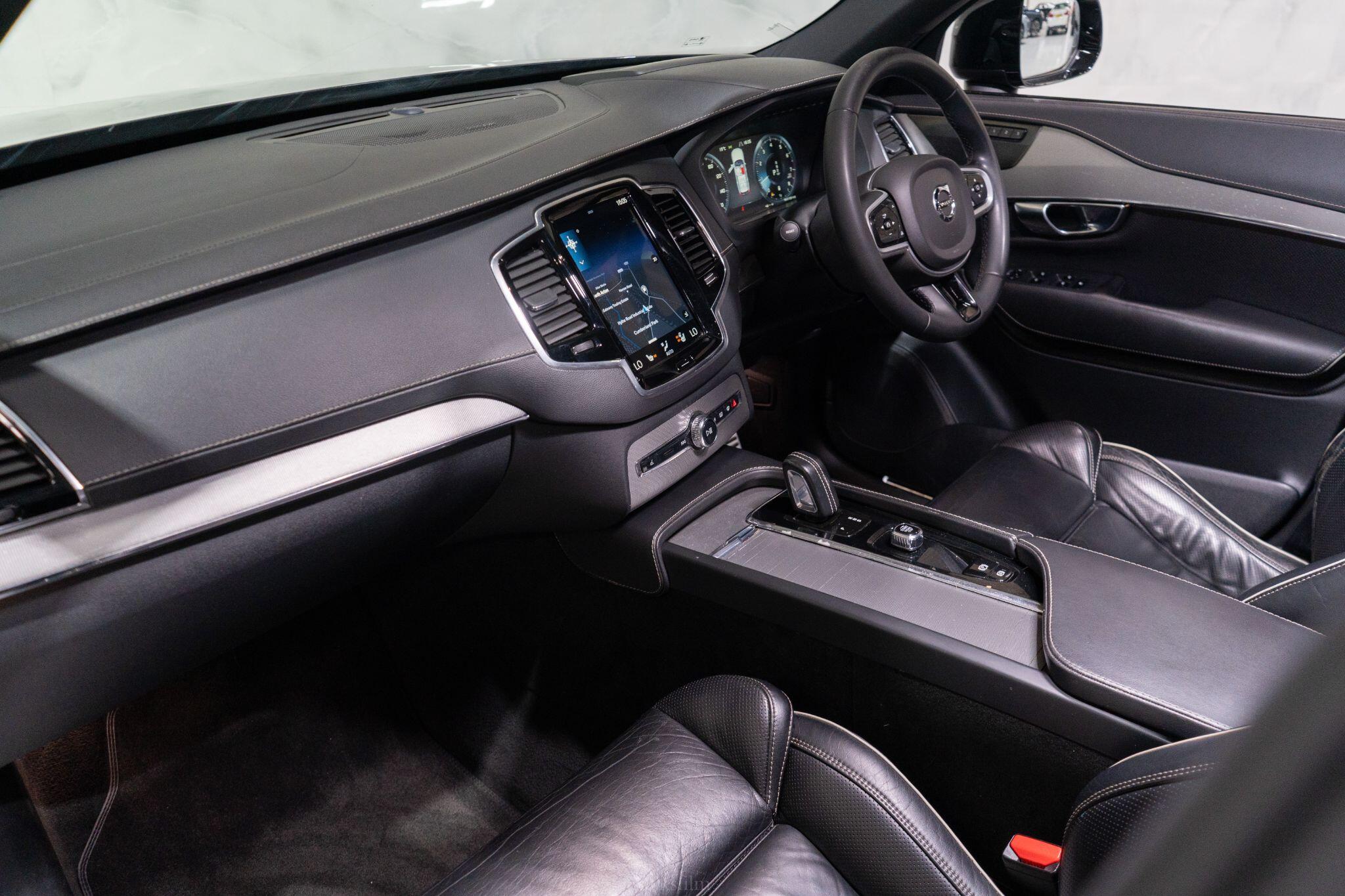 Volvo XC90 view 14