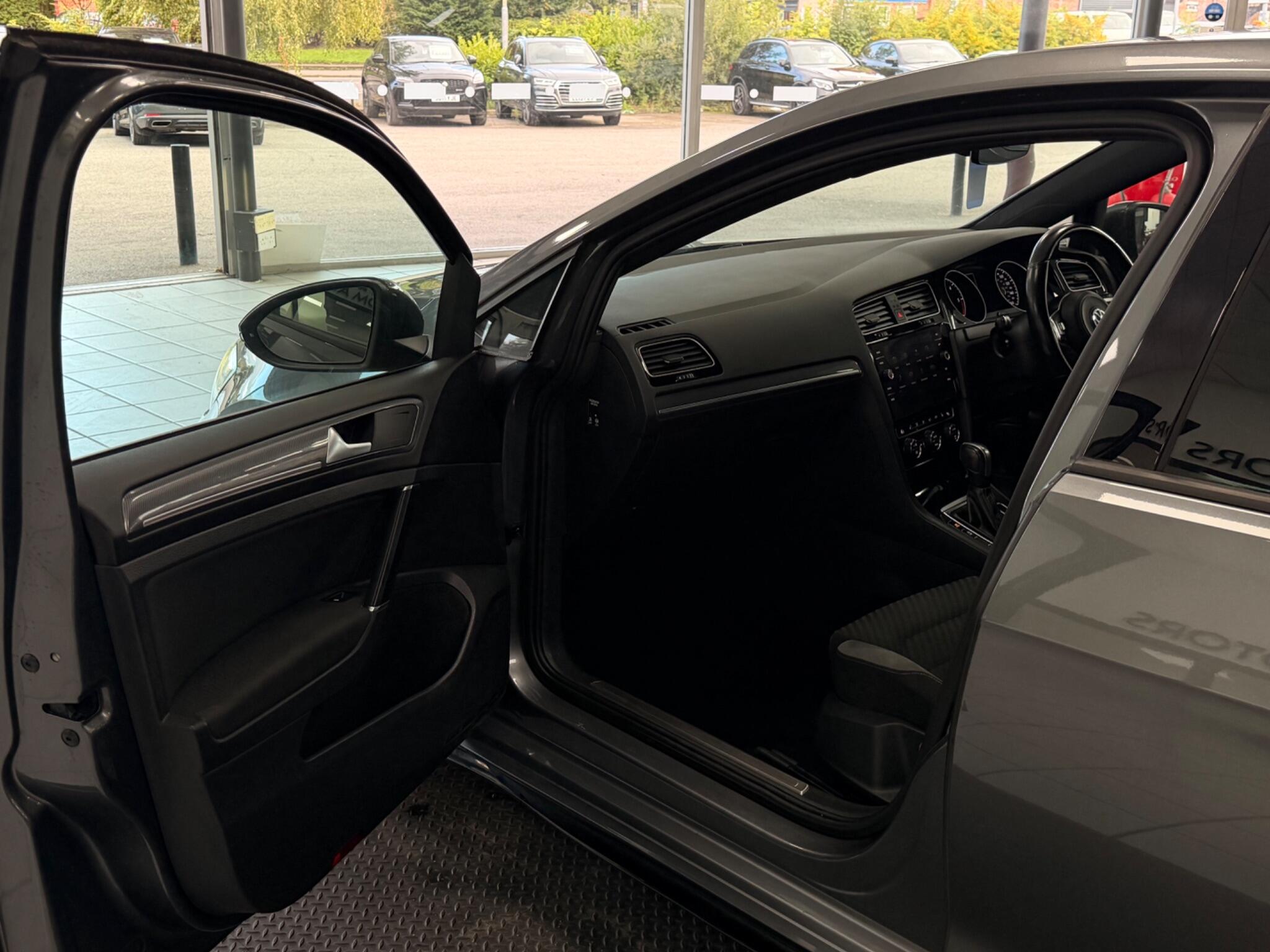 Volkswagen Golf view 26