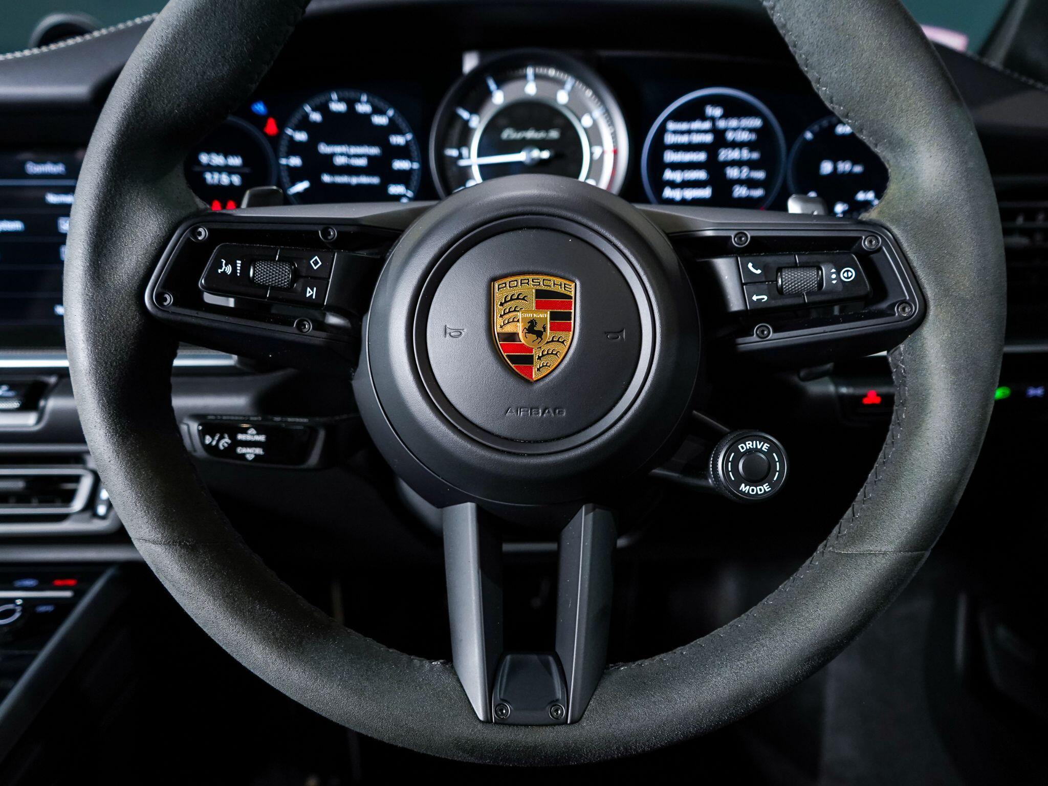 Porsche 911 view 34