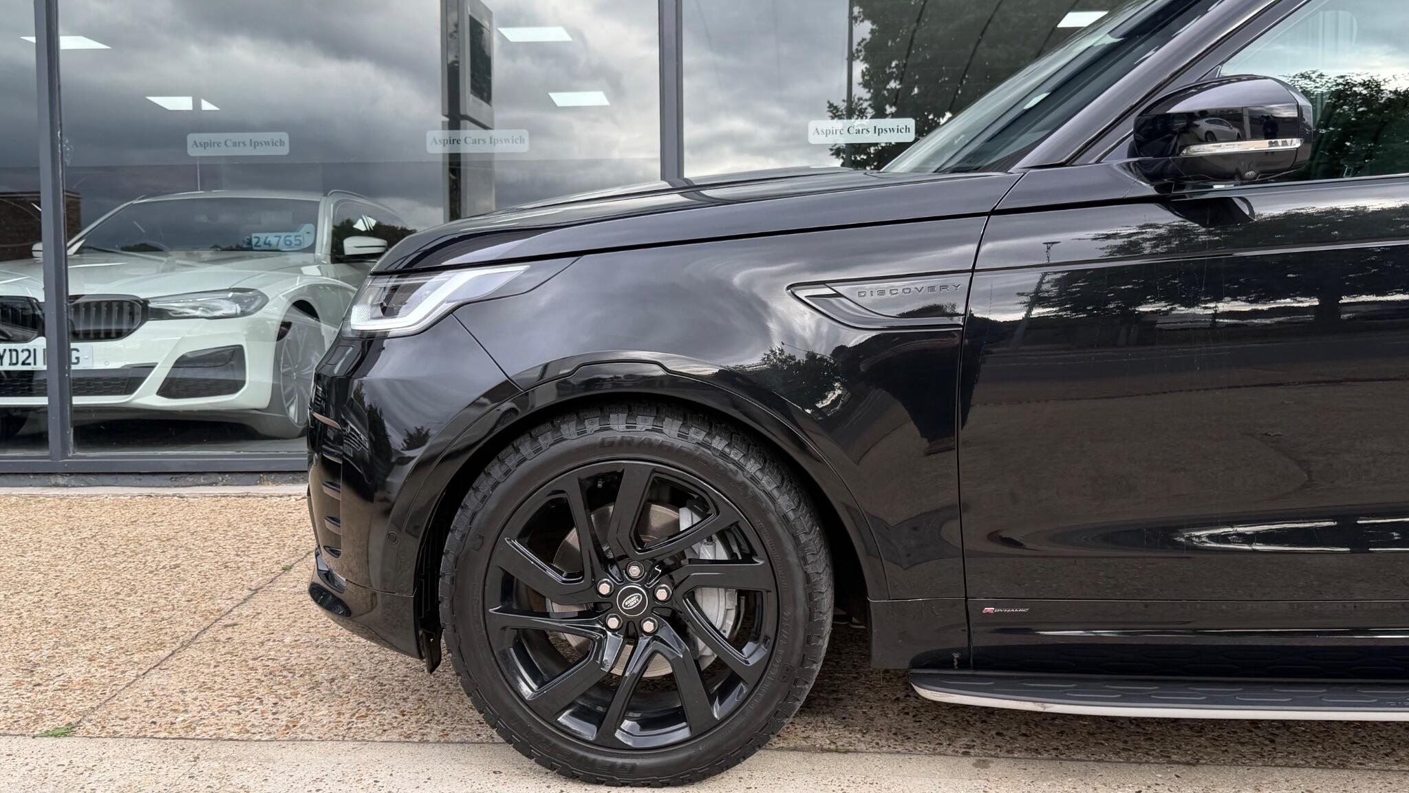 Land Rover Discovery view 17
