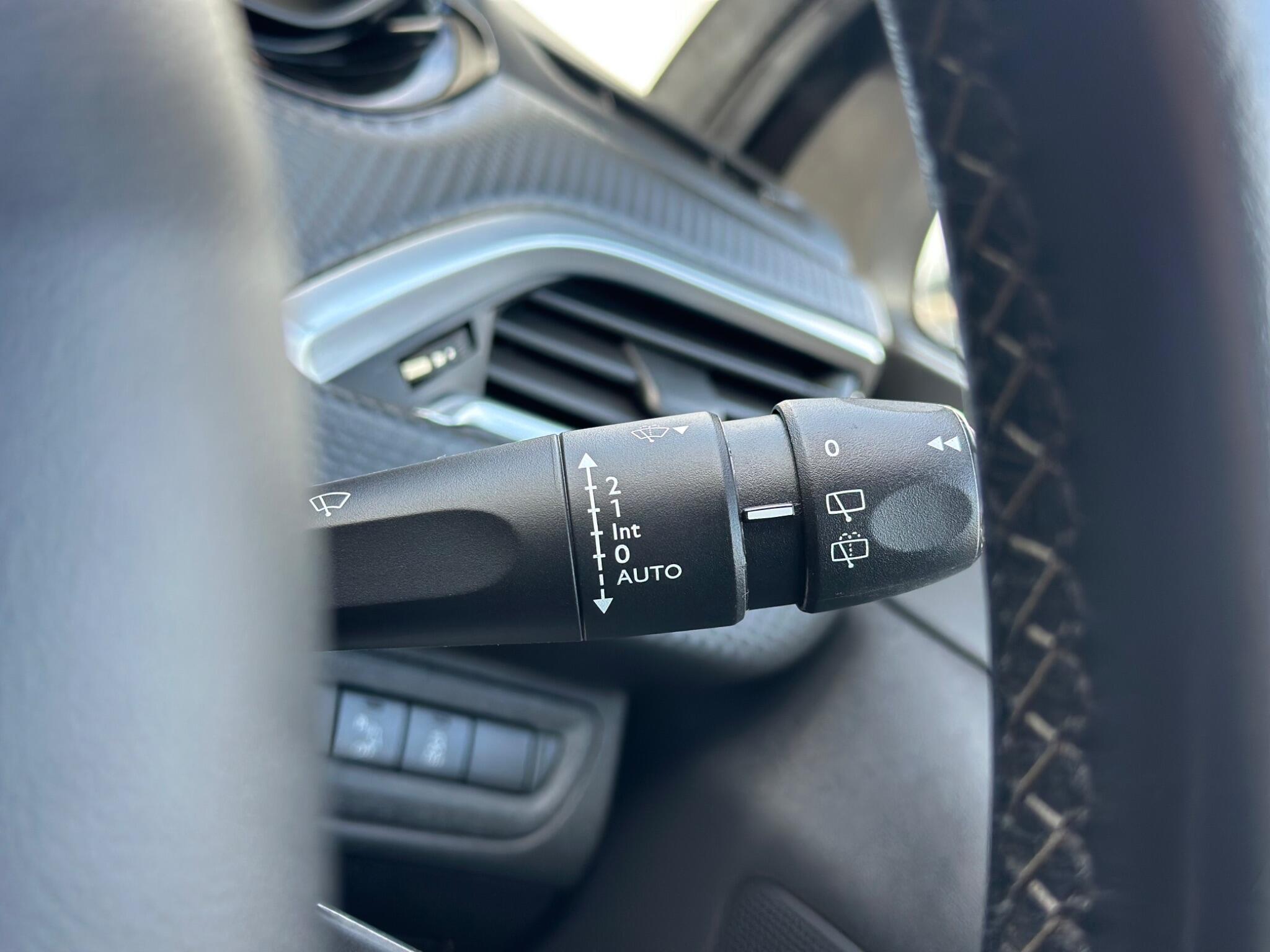 Peugeot 208 view 33